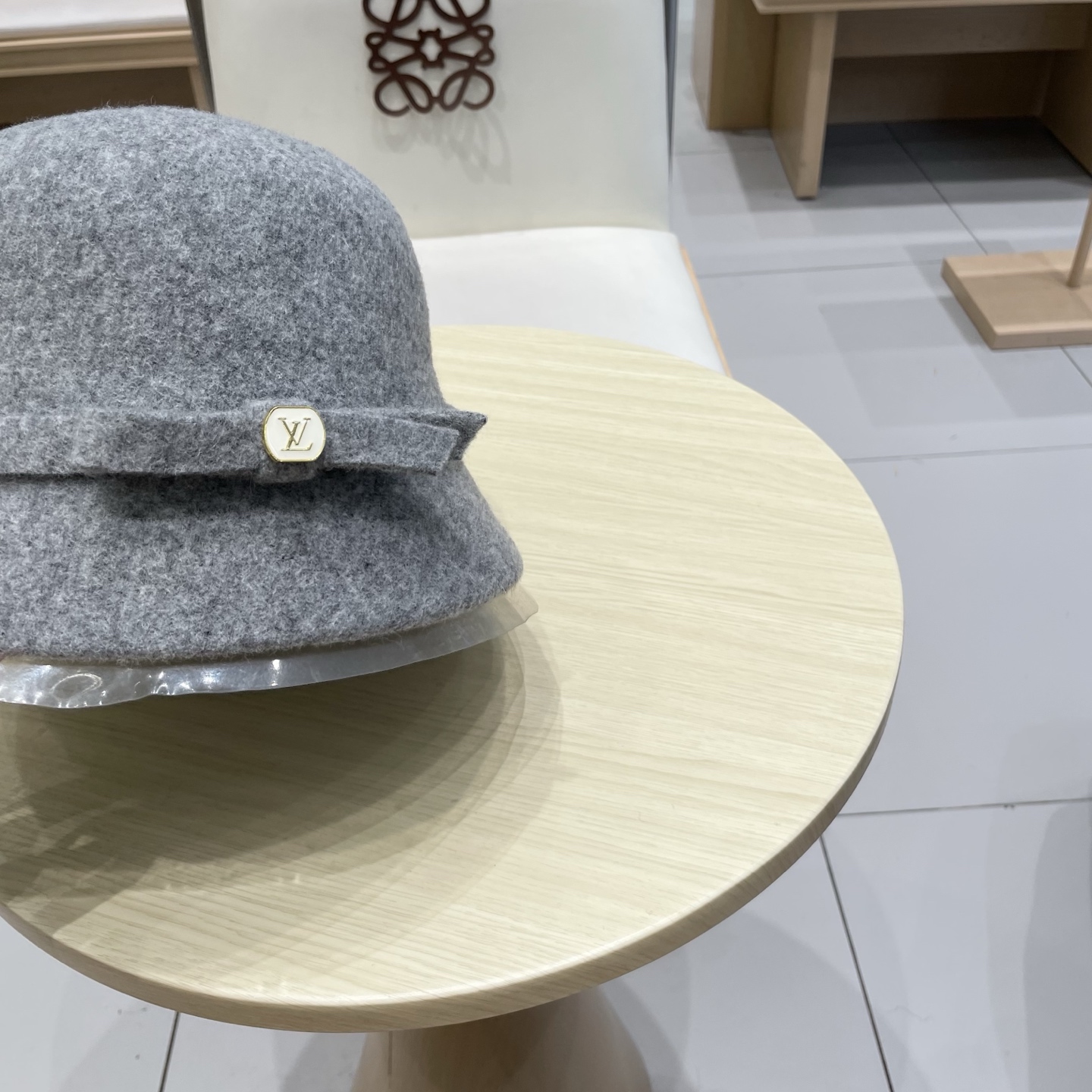  🧢路易威登棒球帽 LouisVuitton😍新款赫本风羊毛渔夫帽女款法式复古秋冬礼帽盆帽优雅白色帽子h