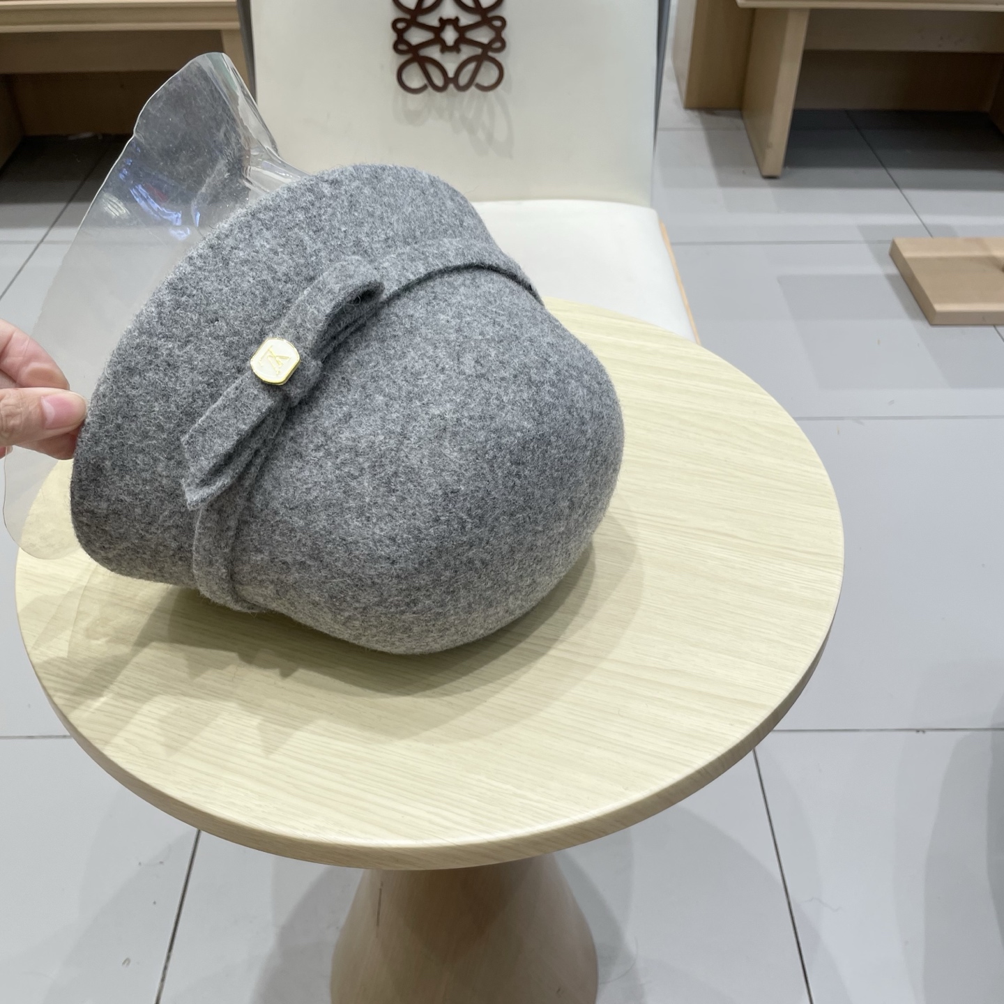  🧢路易威登棒球帽 LouisVuitton😍新款赫本风羊毛渔夫帽女款法式复古秋冬礼帽盆帽优雅白色帽子h