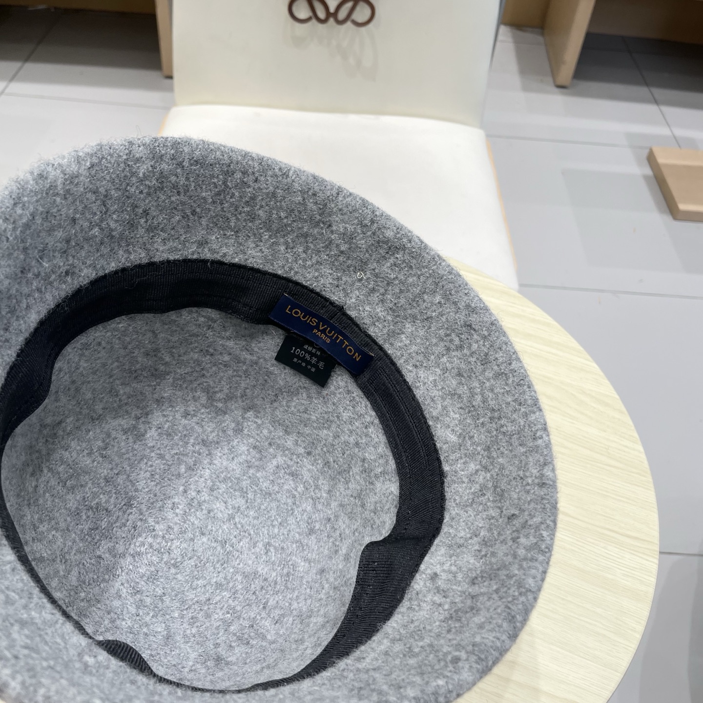  🧢路易威登棒球帽 LouisVuitton😍新款赫本风羊毛渔夫帽女款法式复古秋冬礼帽盆帽优雅白色帽子h