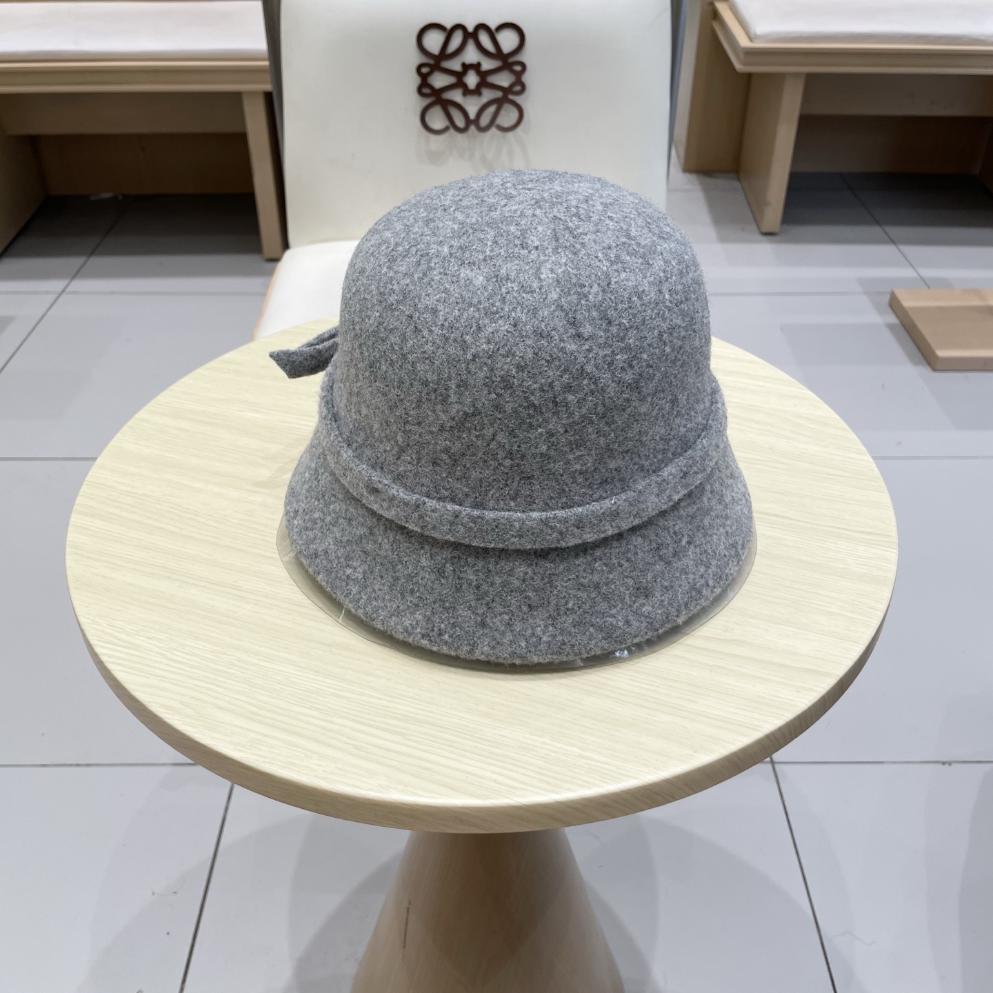  🧢路易威登棒球帽 LouisVuitton😍新款赫本风羊毛渔夫帽女款法式复古秋冬礼帽盆帽优雅白色帽子h