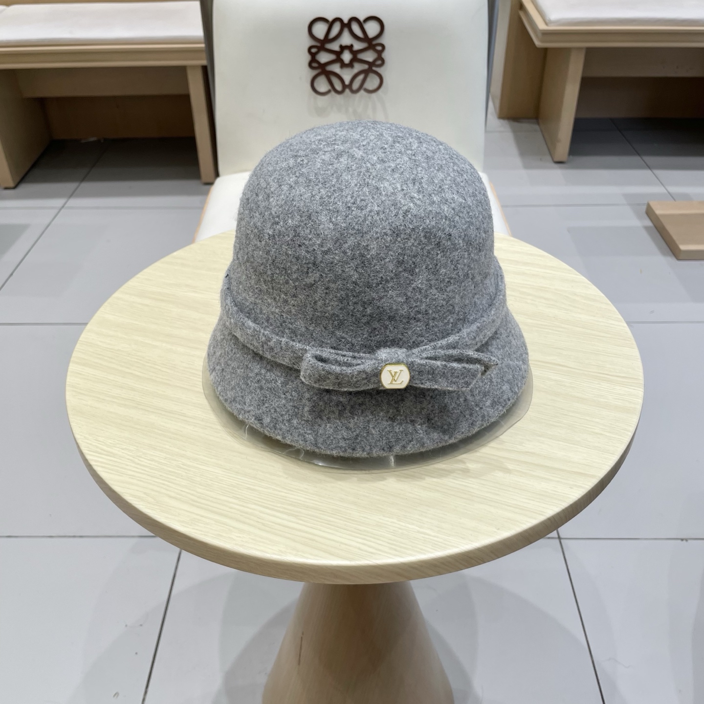  🧢路易威登棒球帽 LouisVuitton😍新款赫本风羊毛渔夫帽女款法式复古秋冬礼帽盆帽优雅白色帽子h