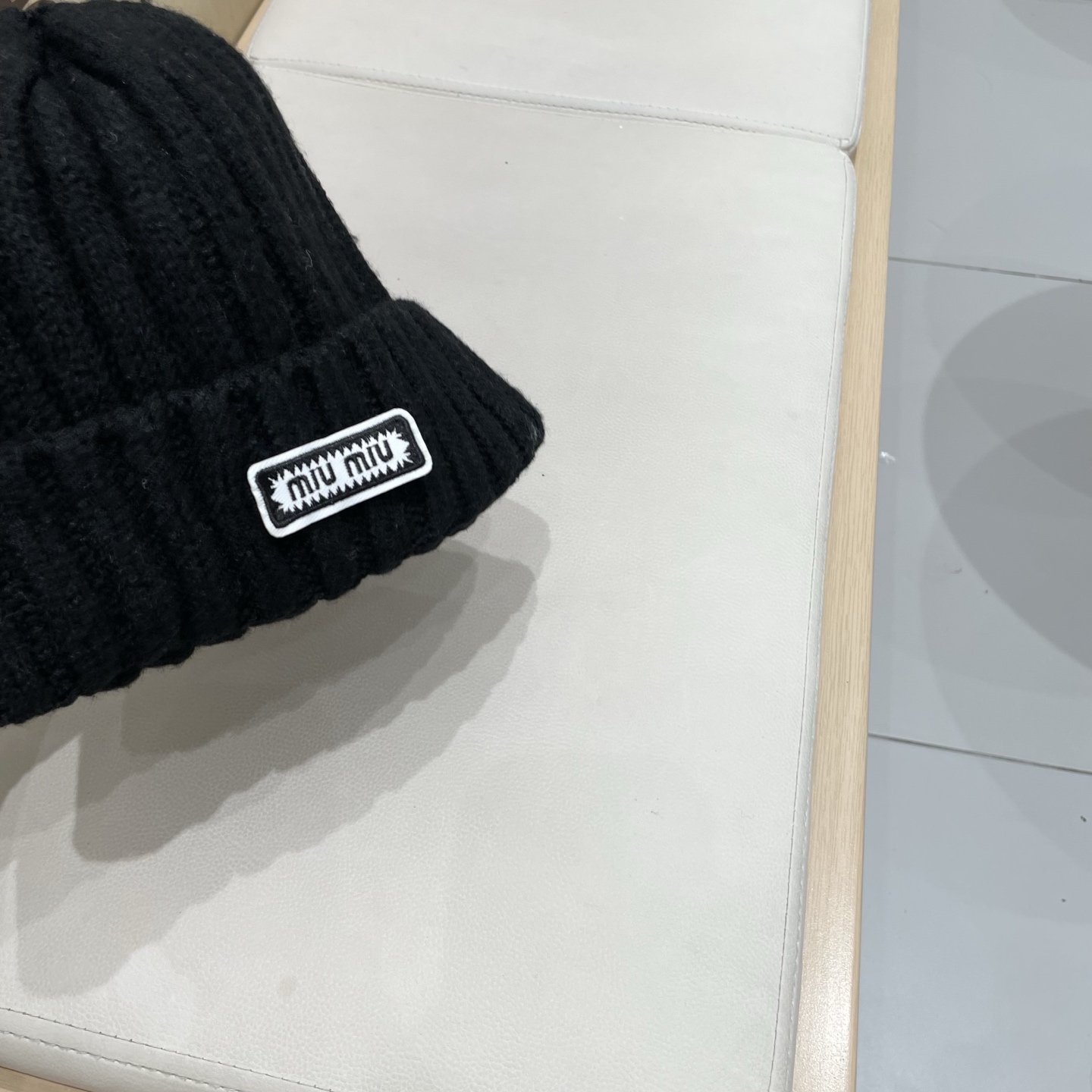 【MIUMIU缪缪】2025秋冬新款针织毛线帽，复古韩版的一款保暖百搭单品