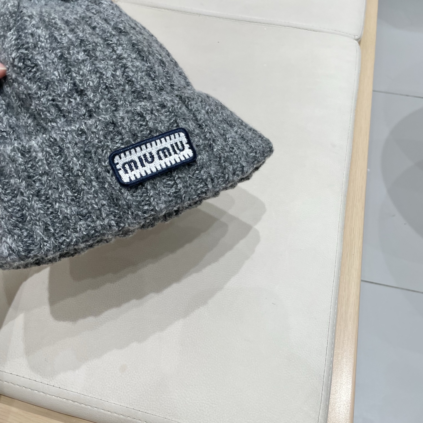 【MIUMIU缪缪】2025秋冬新款针织毛线帽，复古韩版的一款保暖百搭单品