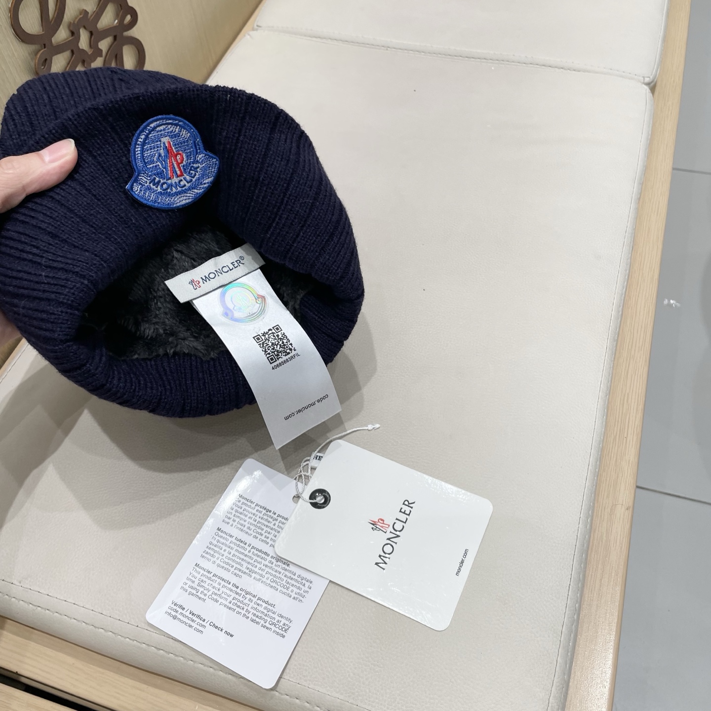  【MONCLER蒙口秋冬加厚加绒边保暖加厚男士针织帽户外护耳毛线帽女