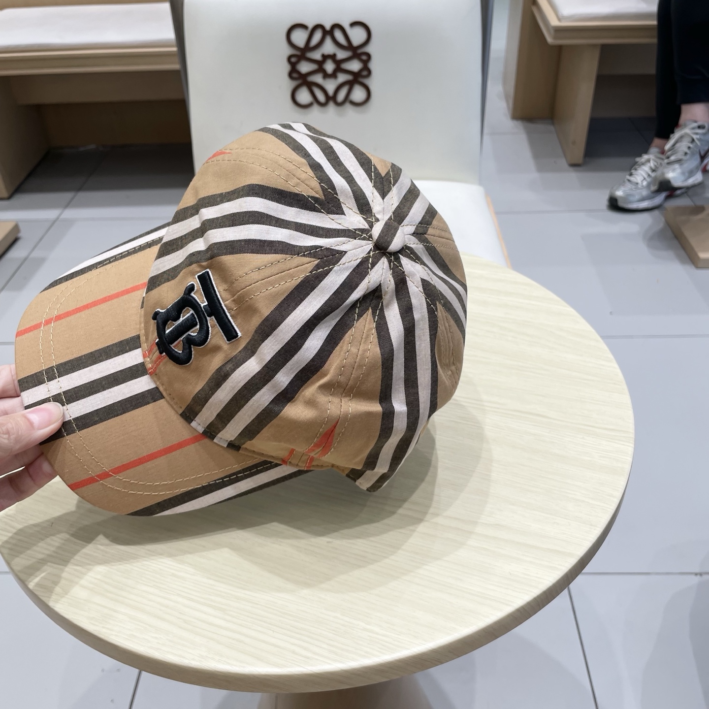  Burberry（巴宝莉）原单棒球帽  专柜热卖款纯棉内里，轻盈透气。完美版型，原厂品质，独家实物拍摄