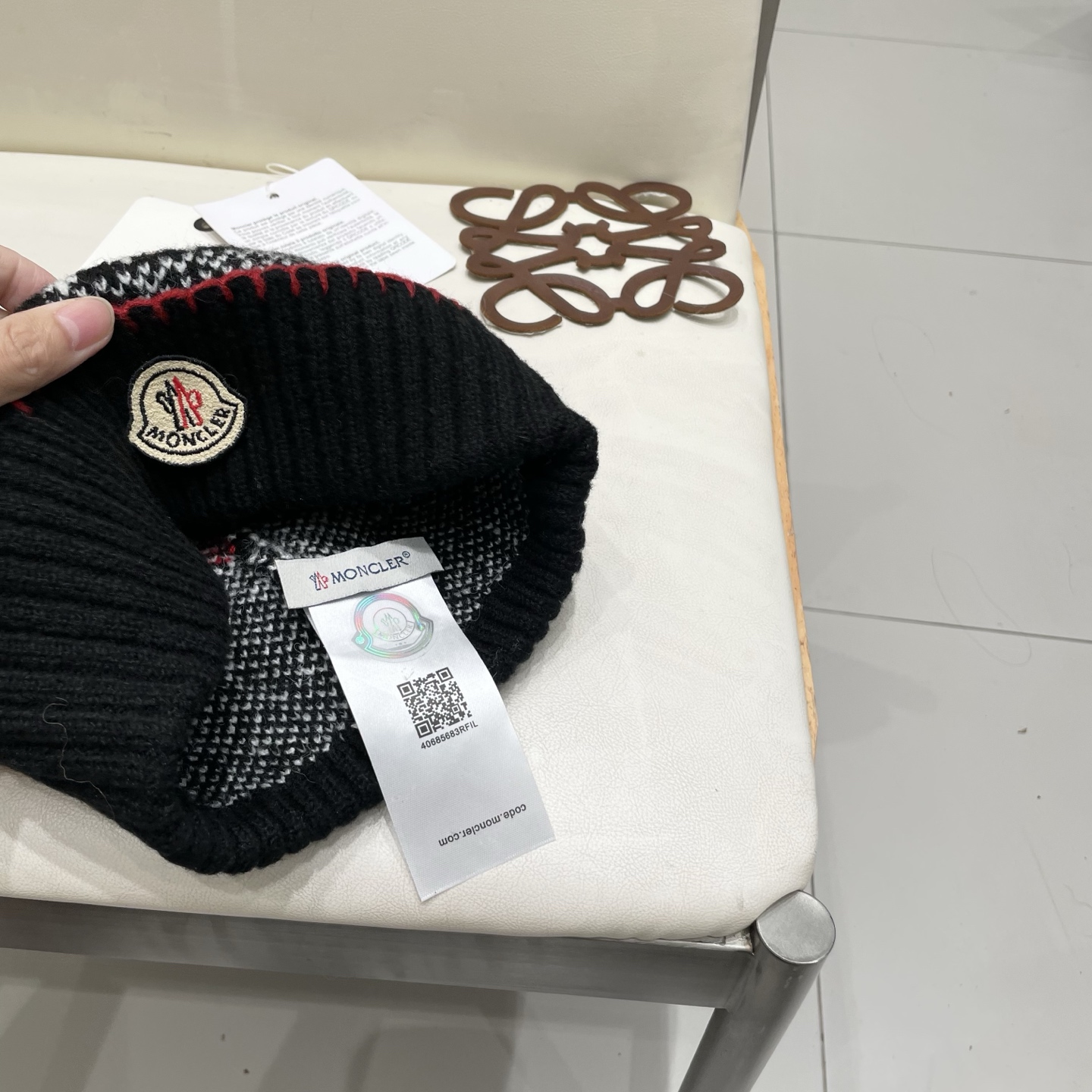 蒙口Moncler盟可睐💥新款经典针织帽，非常柔软亲肤，弹性很好💓有质感又非常百搭的款式~保暖的  均码