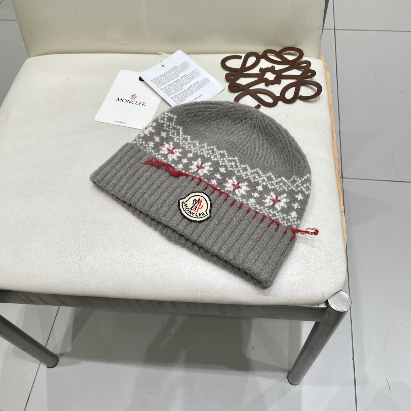 蒙口Moncler盟可睐💥新款经典针织帽，非常柔软亲肤，弹性很好💓有质感又非常百搭的款式~保暖的  均码