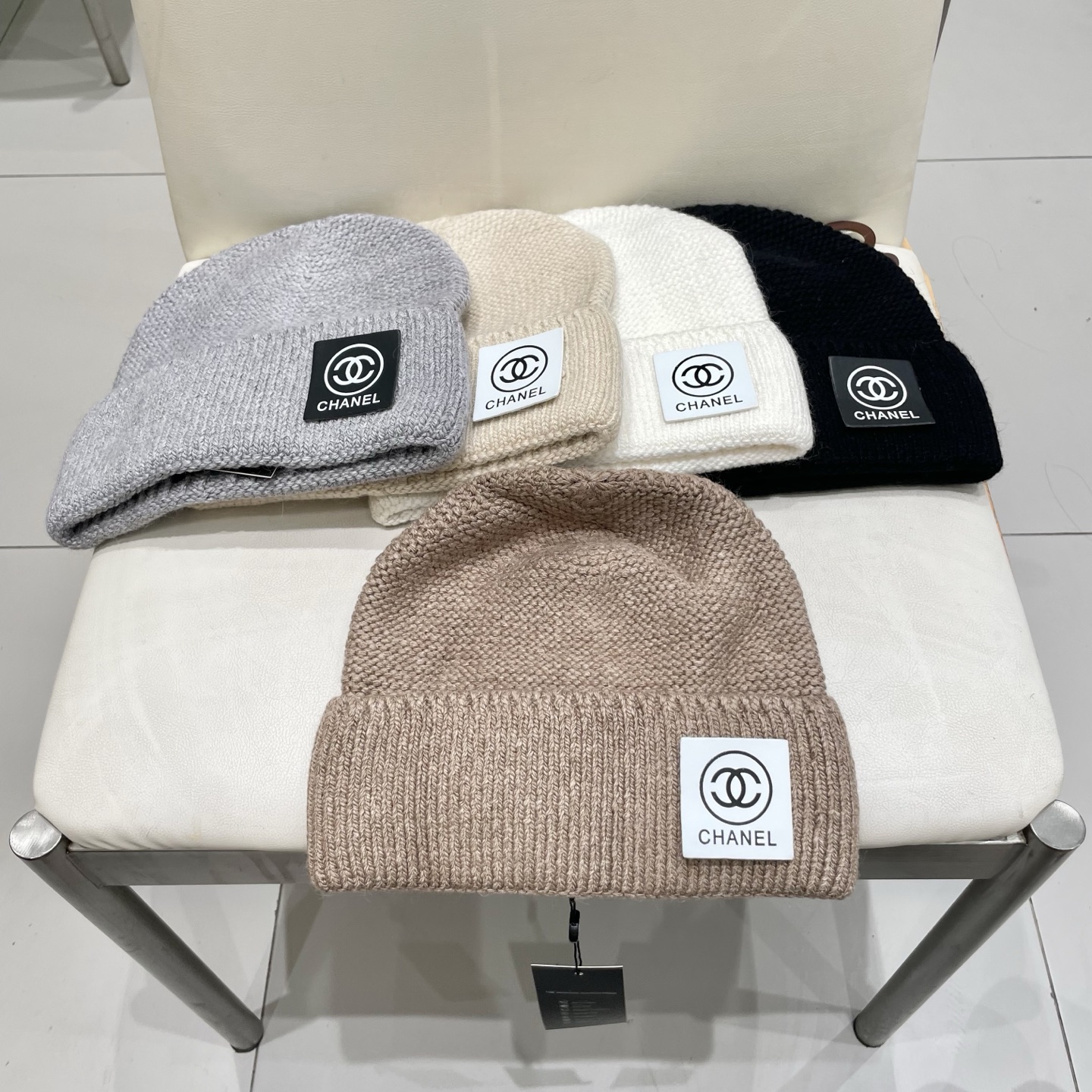  高版本！！！
蒙口MONCLER高品质针织兔羊毛毛线帽
超经典不过时的一款秋冬冷帽🥶
懂货的小姐姐必入