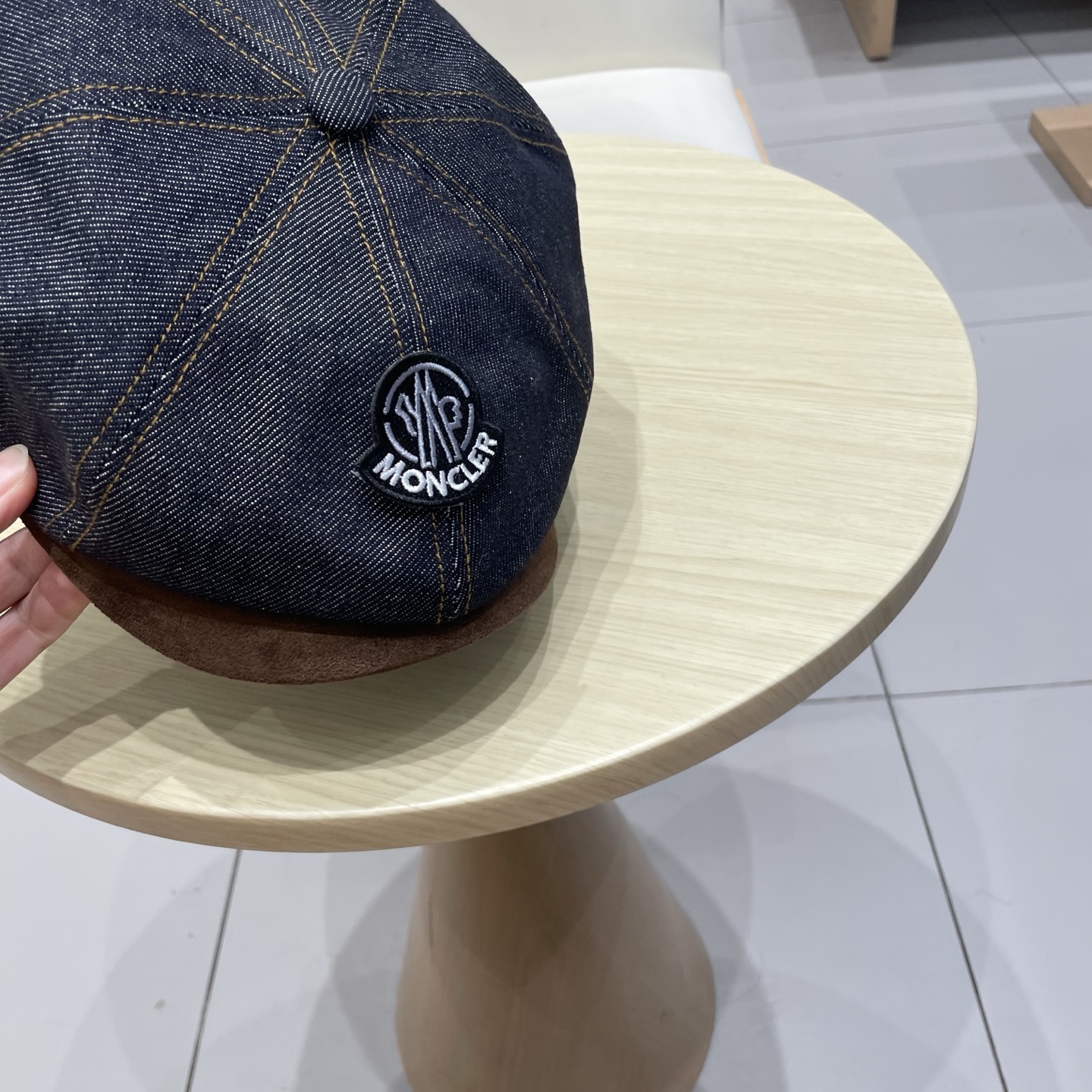  蒙口Moncler盟可睐💥2025年秋冬复古丹宁风麂皮碰撞牛仔贝雷帽女休闲款鸭舌前进帽常青款