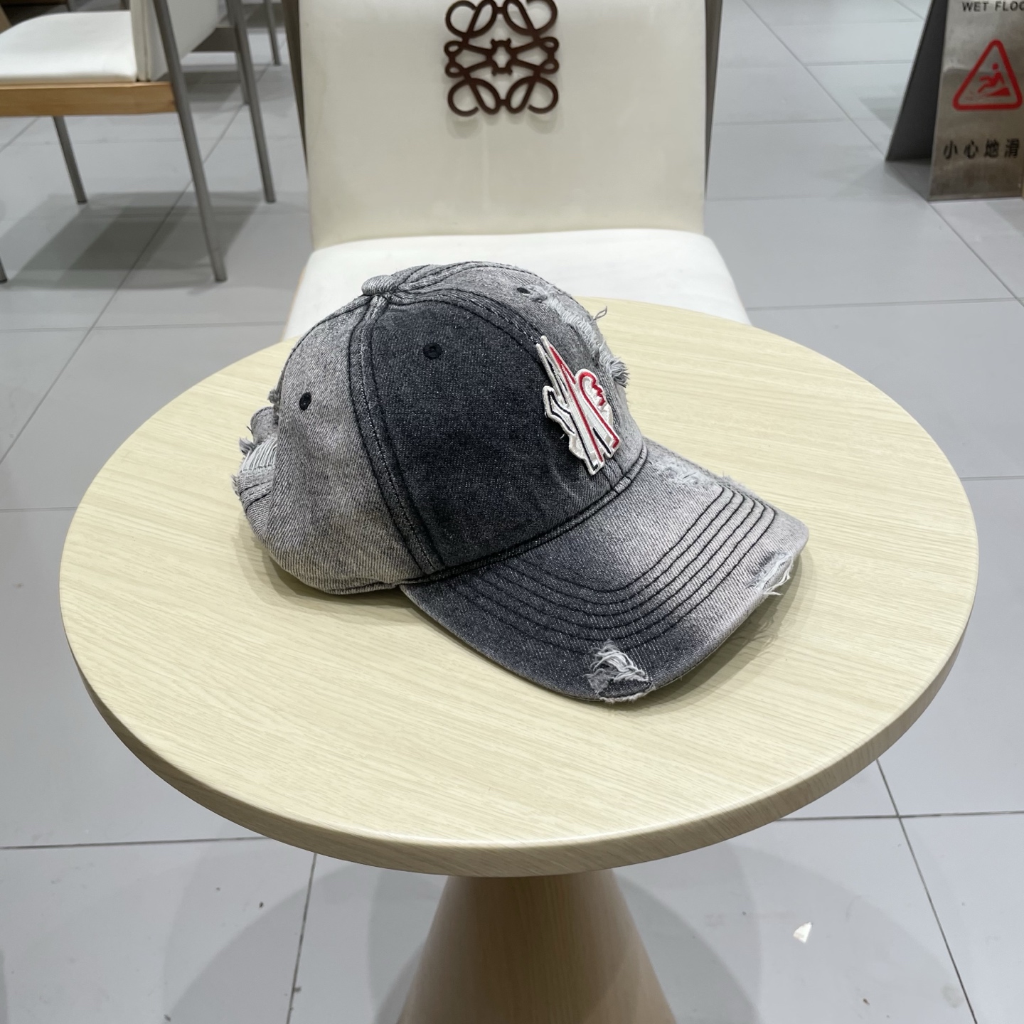   蒙口洗水做牛仔旧棒球帽
火爆款技术升级，洗水做破的牛仔风街头风十足
更符合现在时尚小哥哥小姐姐的st