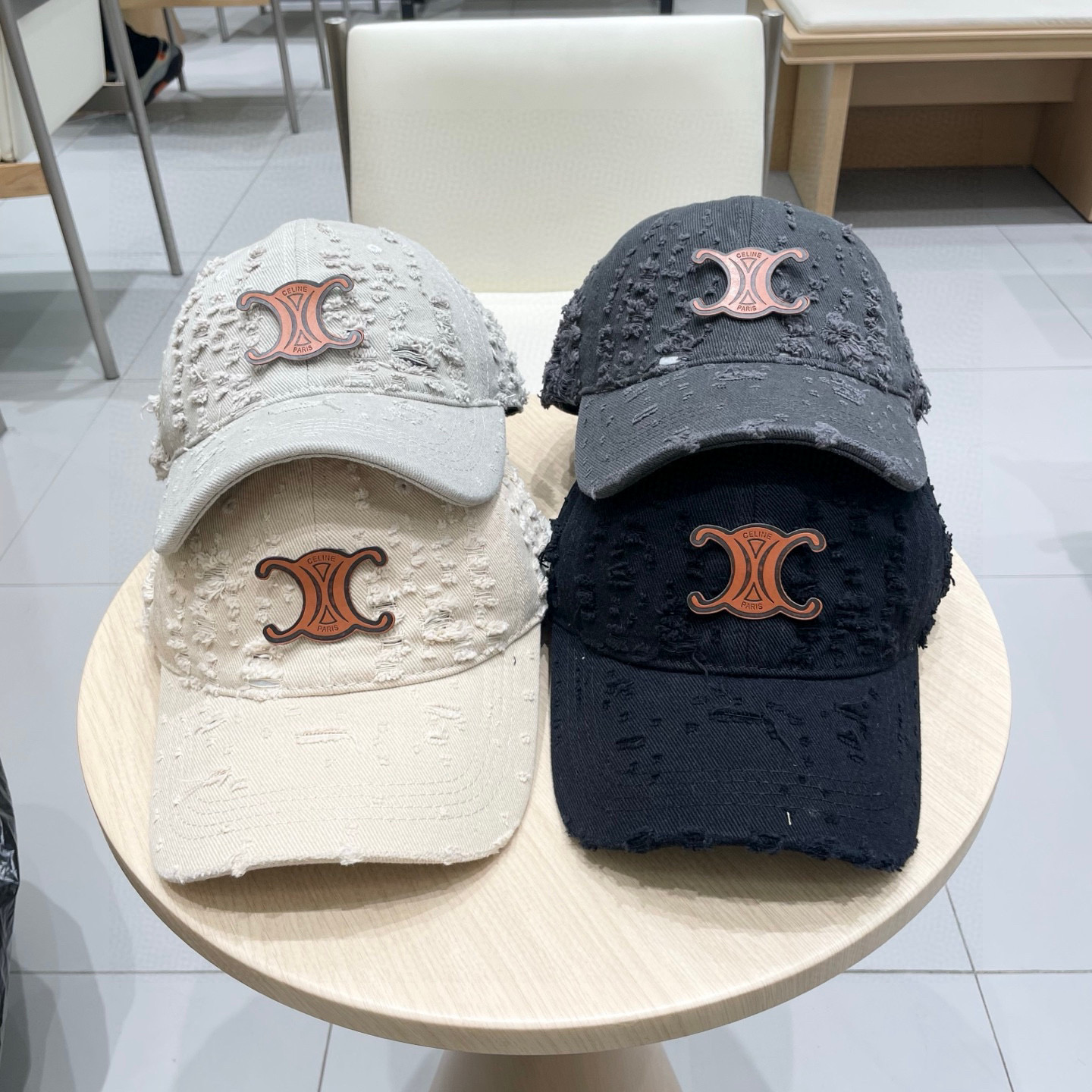  CELINE 塞琳 新款 🆕 棒球帽 🧢 
原单棒球帽 🧢原版1.1复刻 （对比 🆚 市场通货 
lo