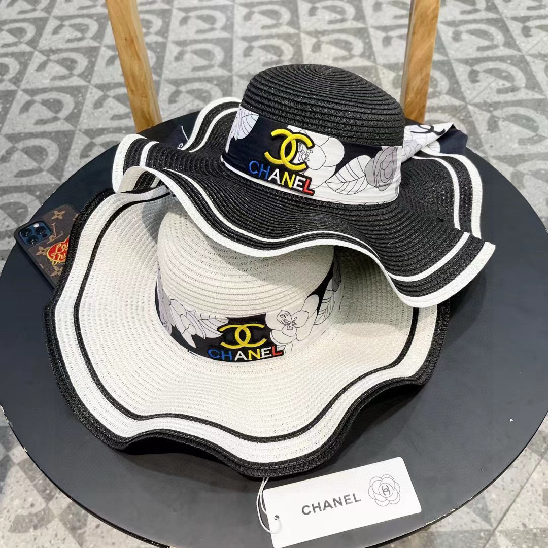  【Chanel香奈儿】2025新款山茶花拼色编织草帽，度假休闲必备，优雅大方的一款