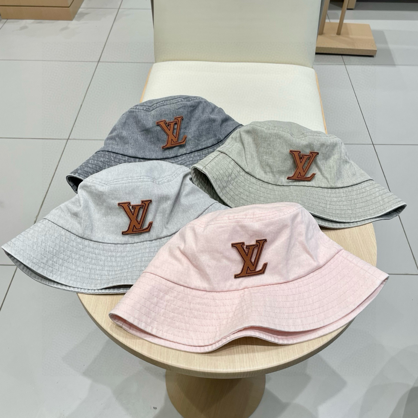 【LV路易威登】2025新款牛仔男女款简约渔夫帽，🔆百搭日常款～出街必备