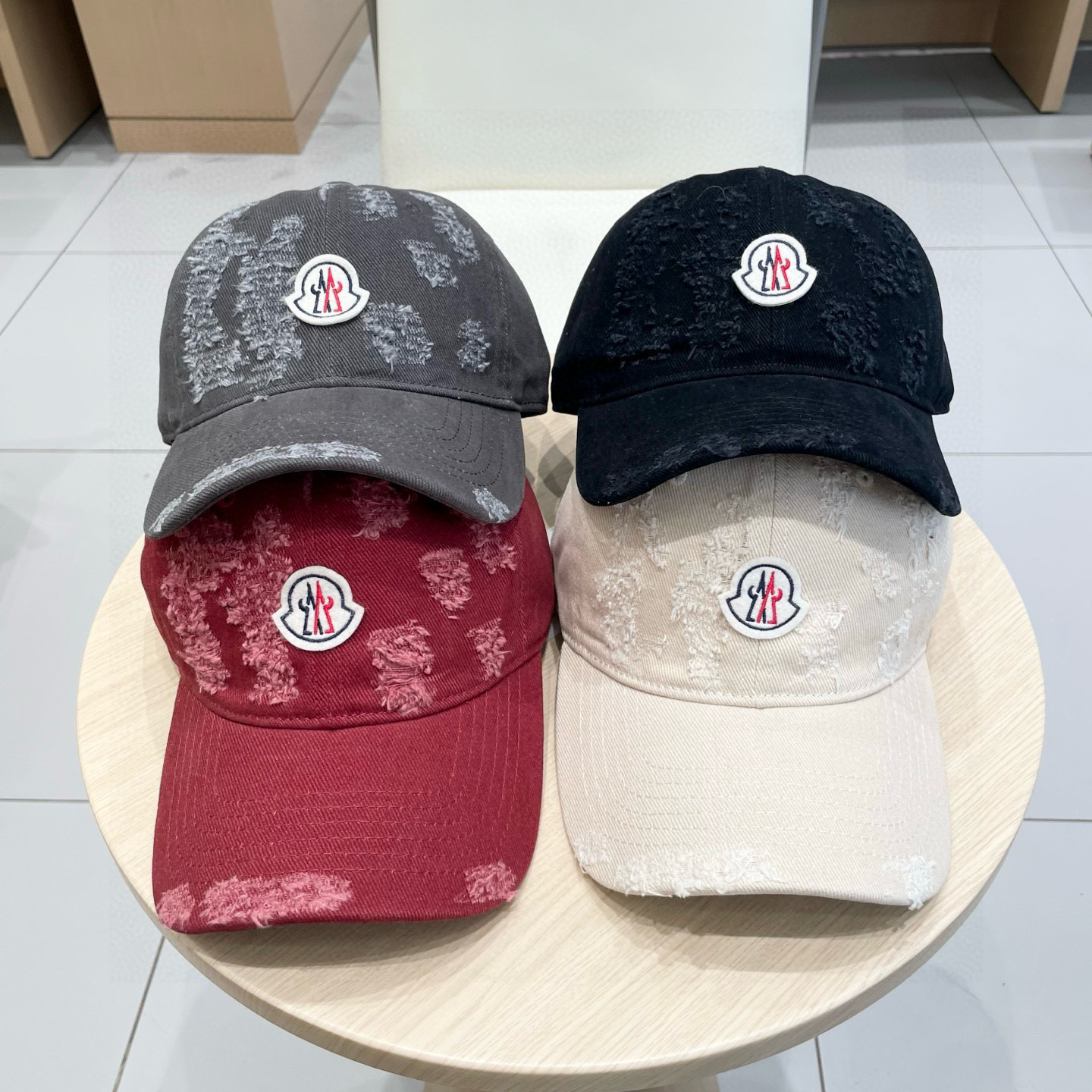  蒙口MONCLER新款棒球帽，时尚炸街单品，风格很OK，网红.时尚博主的最爱！高品质舒适透气，凹造型很