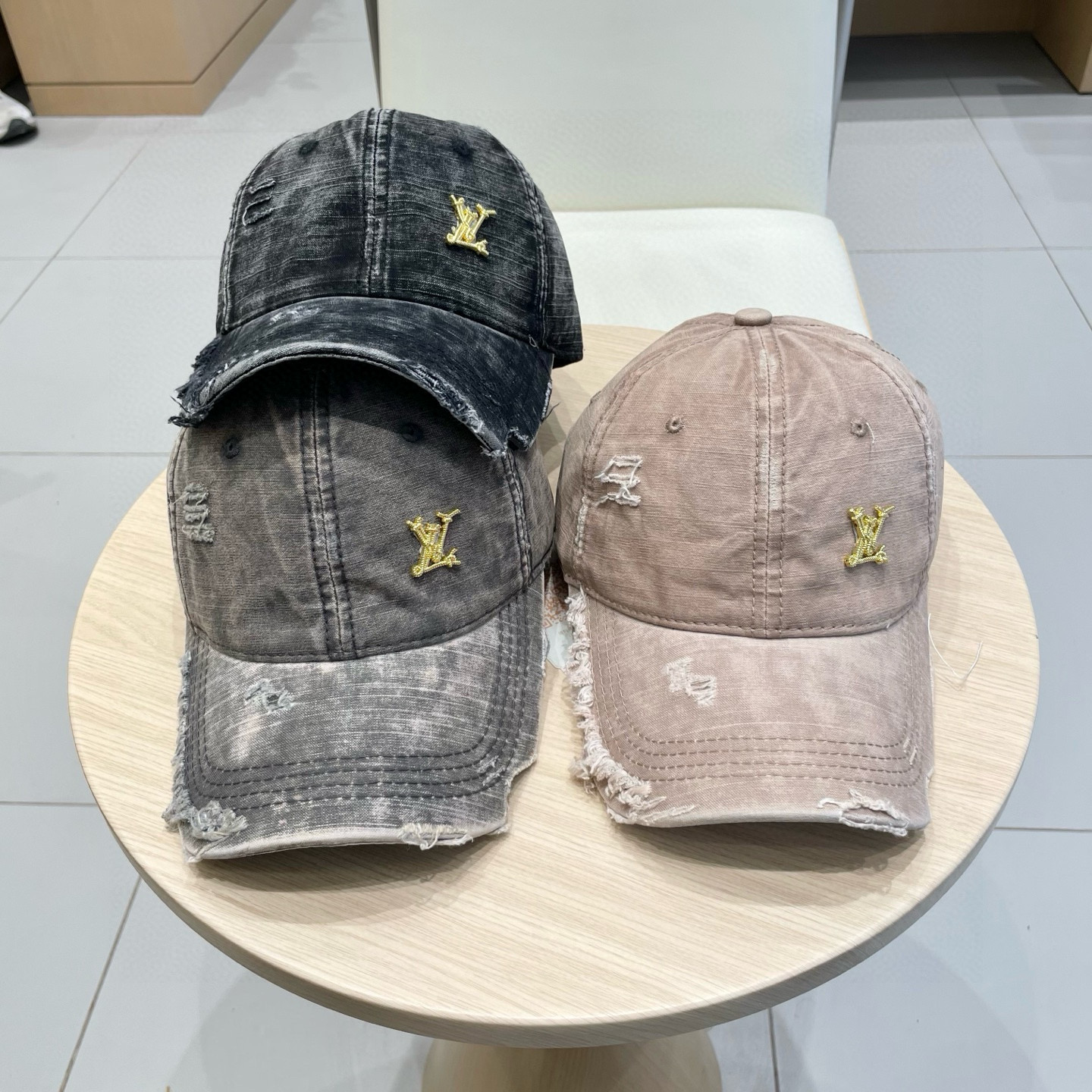  LV路易威登2025春夏原单刺绣棒球帽  轻盈透气。完美版型，独家实物拍摄，男女适用