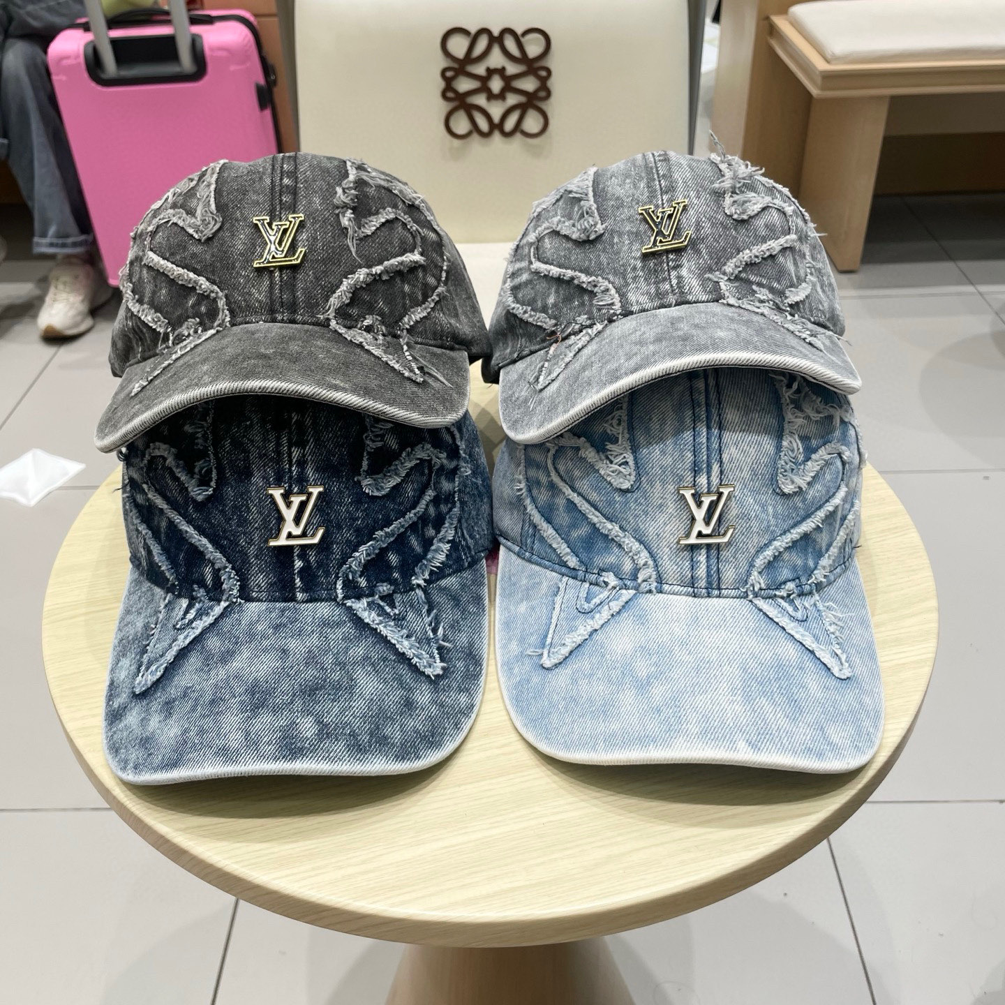  🧢路易威登棒球帽 LouisVuitton😍新款LV棒球帽，重工打造♥️高端大气，百搭款🤗男女通用！跑