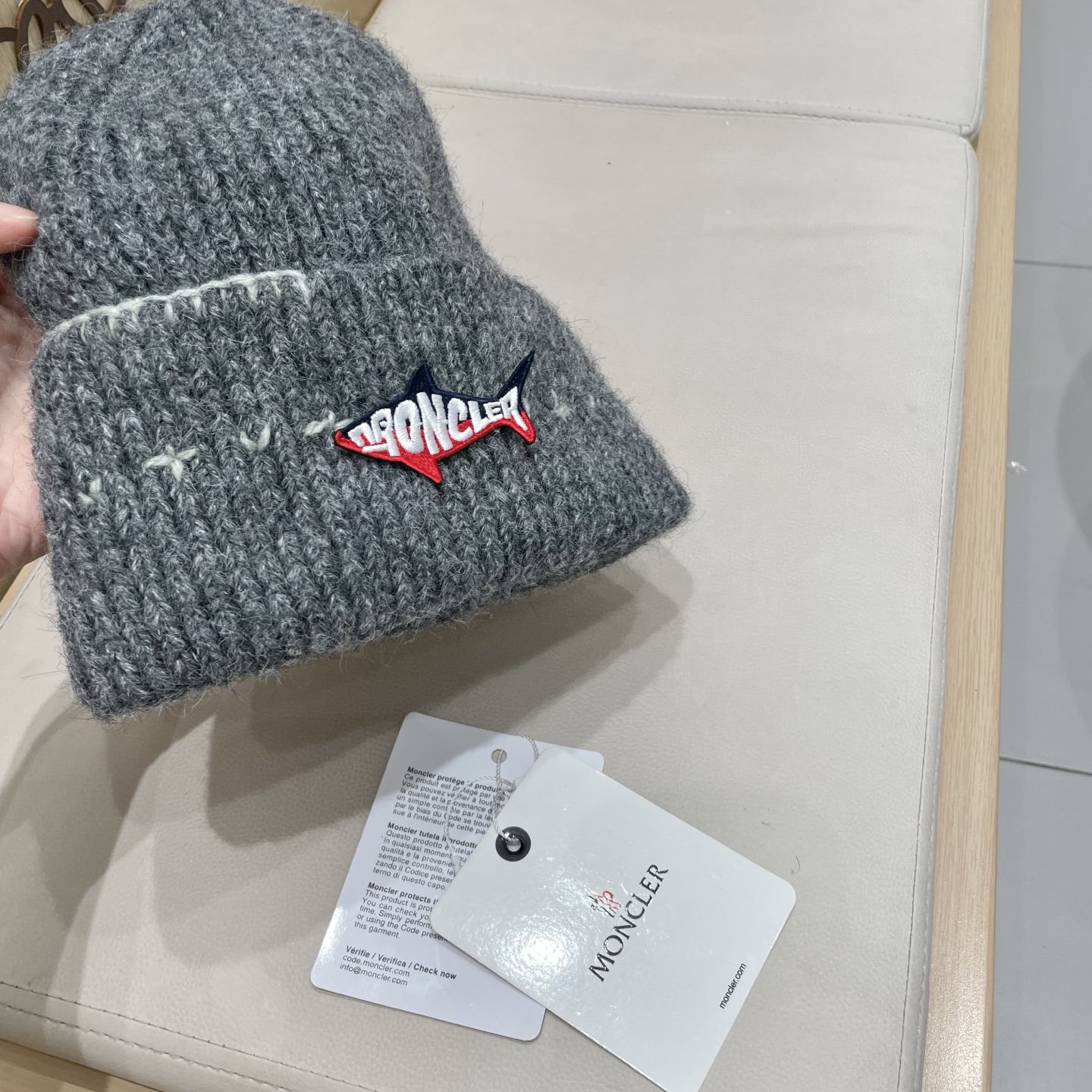  蒙口Moncler盟可睐💥官网经典针织帽，原单复刻.非常柔软亲肤，弹性很好💓有质感又非常百搭的款式~保