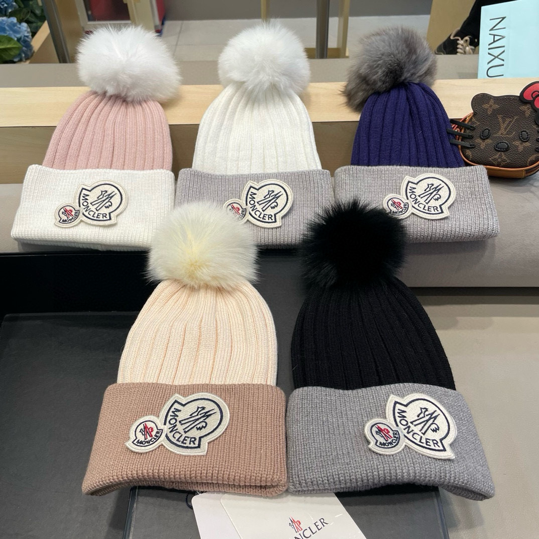  蒙口双标logo。针织毛线帽！小姐姐的冬日最爱～随便搭配什么衣服都好看！又减龄又显可爱的一款～颜色很多