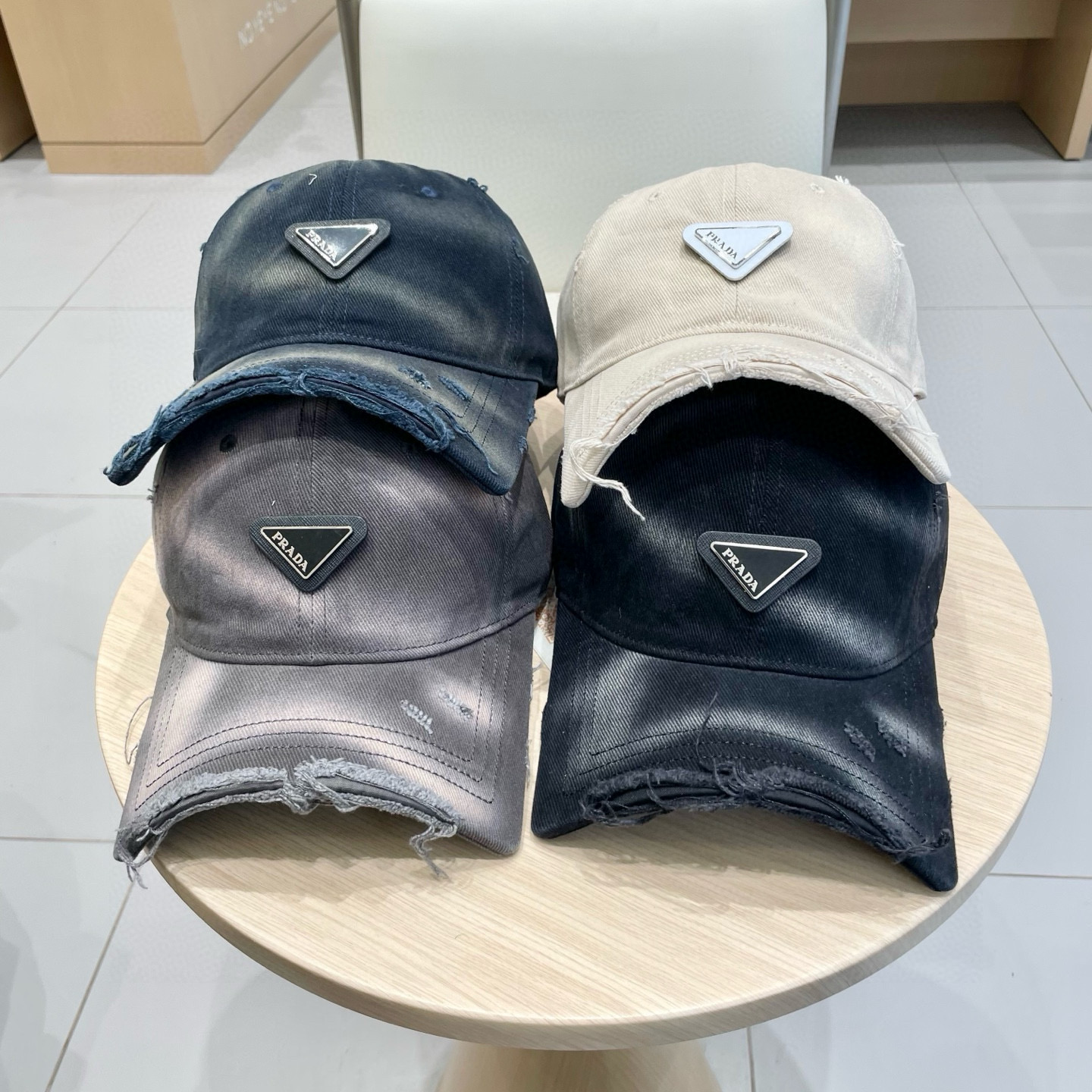  Prada普拉达2025早春新款大牌款棒球帽，经典款男女通用