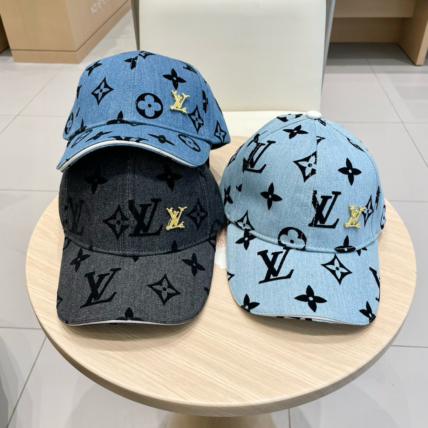  LouisVuitton2025新款棒球帽🧢  
LV棒球帽，简约大气，男女通用