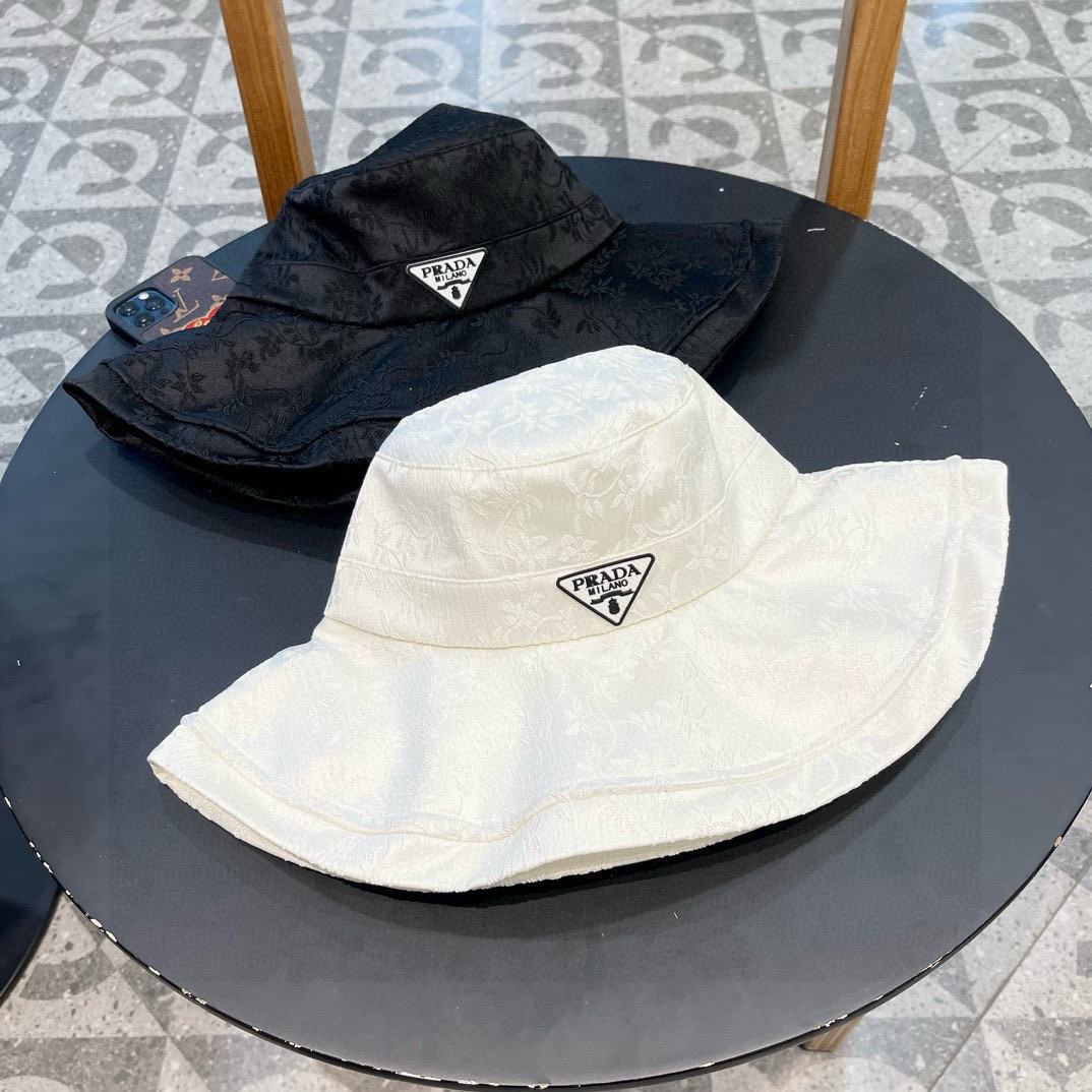  Prada普拉达防晒涂层渔夫帽轻薄便携
防晒帽防紫外线遮阳大帽檐
百褶大帽檐全方位防晒
可折叠