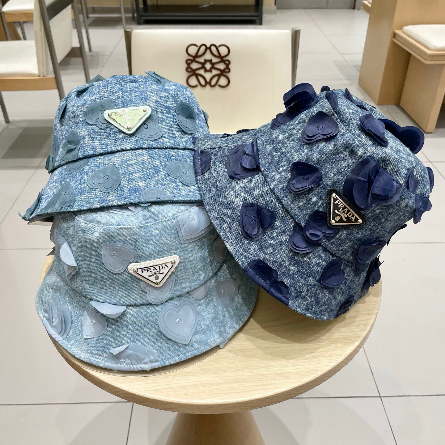  Prada普拉达爱心牛仔渔夫帽女春秋韩版小众显脸小防紫外线盆帽时尚逛街帽子