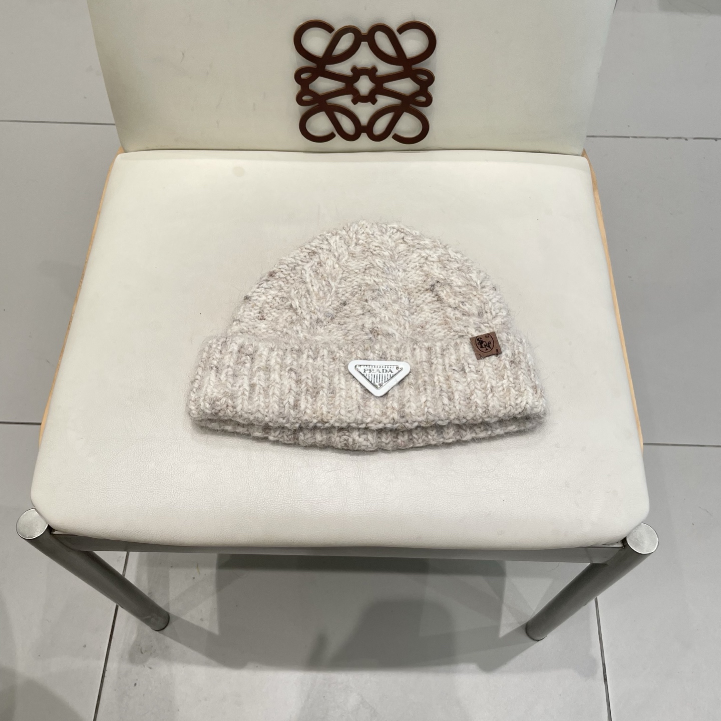 NO:553108,Prada new hat women's thick knitted woolen hat spring and autumn versatile big head circumference green loose ins face-showing small hat fisherman hat baseball cap knitted hat, hat, prada, espadrilles, hats19860909Prada新款帽子女粗针织毛线帽春秋季百搭大头围绿色宽松ins显脸小帽子渔夫帽棒球帽针织帽,帽子,prada,espadrilles,hats,hat