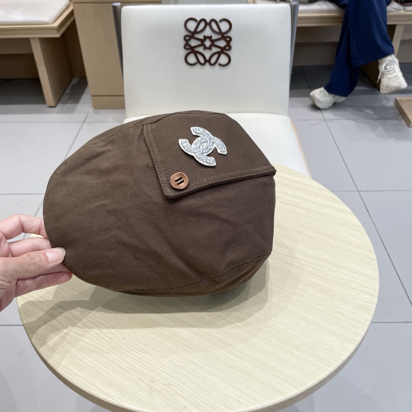    Chanel日系复古纽扣黑色前进帽女休闲百搭报童帽文艺显脸小反戴贝雷帽子