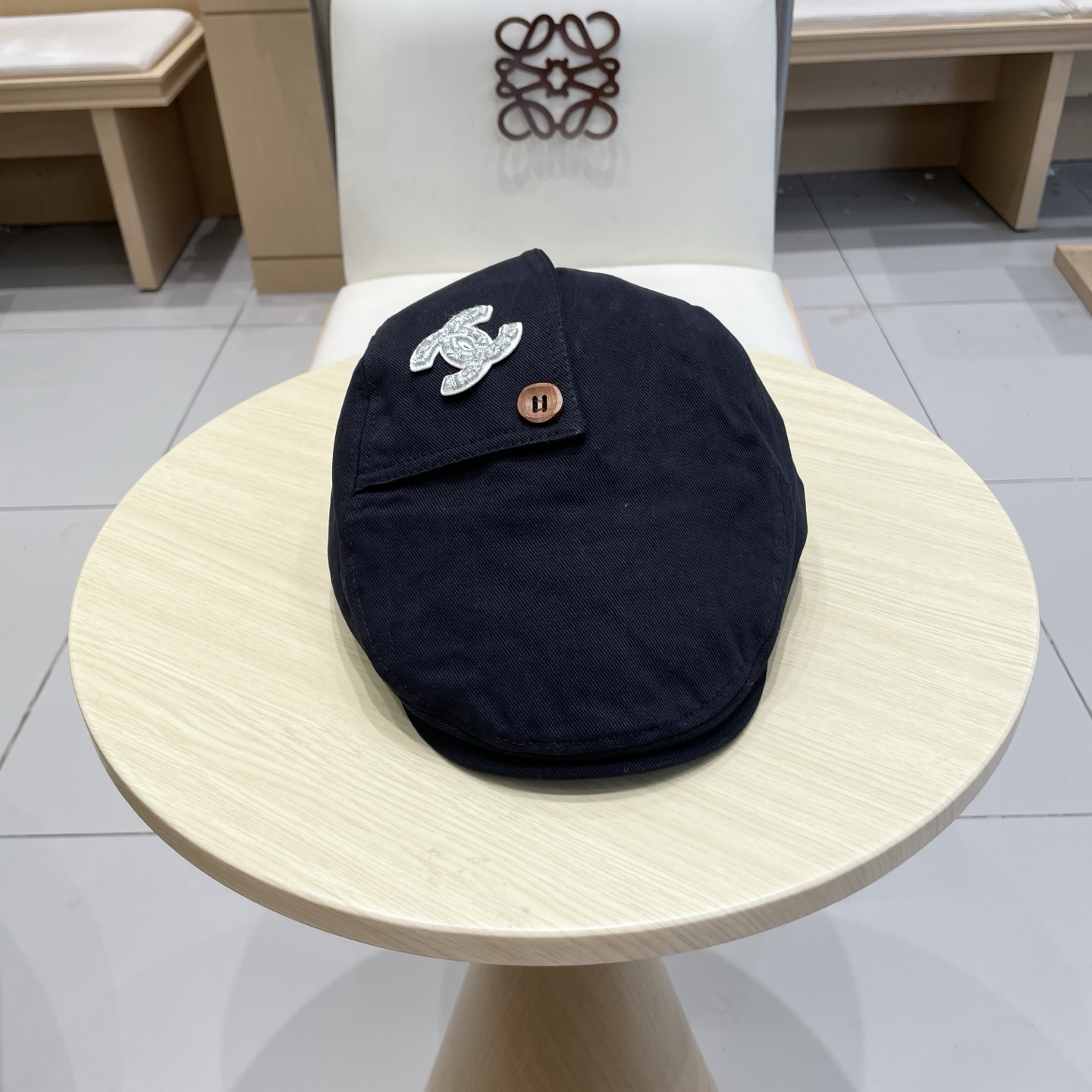    Chanel日系复古纽扣黑色前进帽女休闲百搭报童帽文艺显脸小反戴贝雷帽子