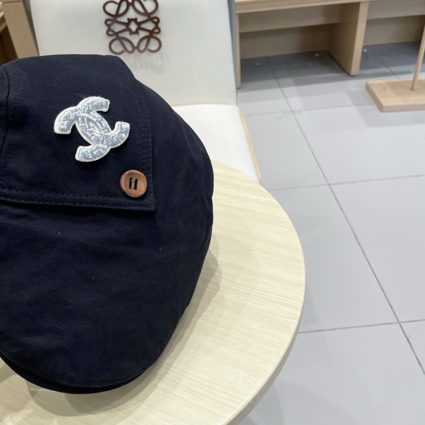    Chanel日系复古纽扣黑色前进帽女休闲百搭报童帽文艺显脸小反戴贝雷帽子