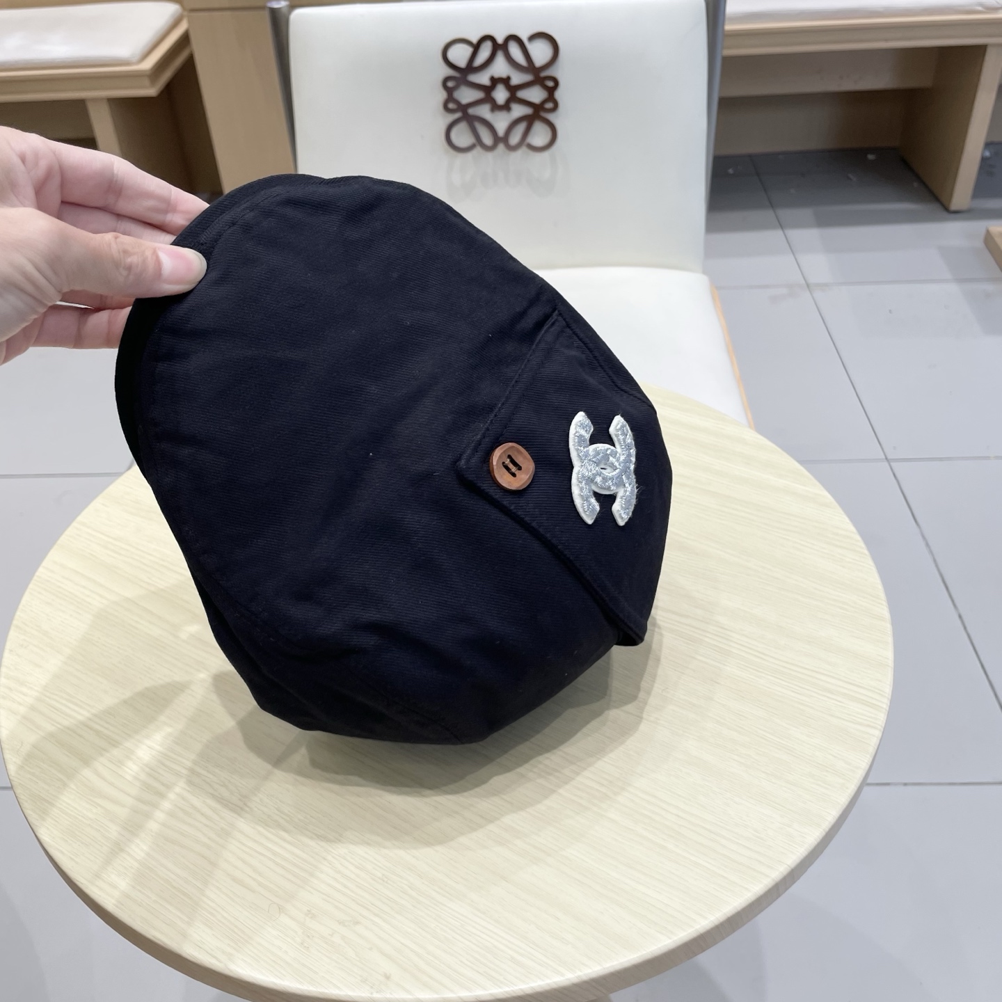    Chanel日系复古纽扣黑色前进帽女休闲百搭报童帽文艺显脸小反戴贝雷帽子