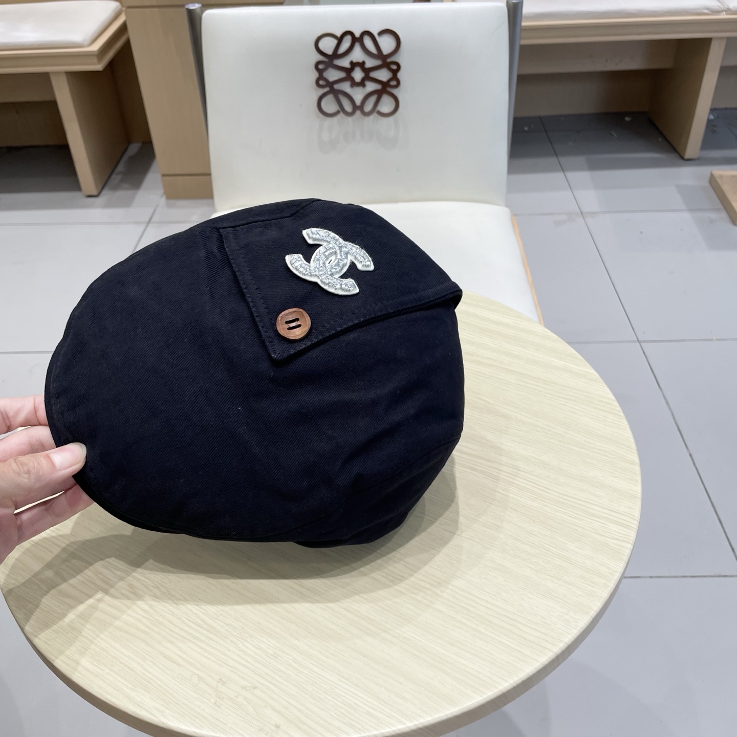    Chanel日系复古纽扣黑色前进帽女休闲百搭报童帽文艺显脸小反戴贝雷帽子