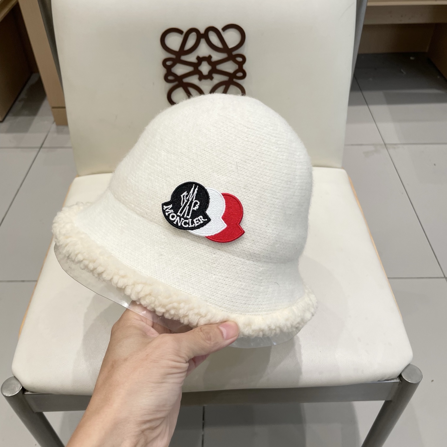    moncler新款网红渔夫帽子女秋冬季毛绒帽子可爱冬天日系护耳针织素颜保暖