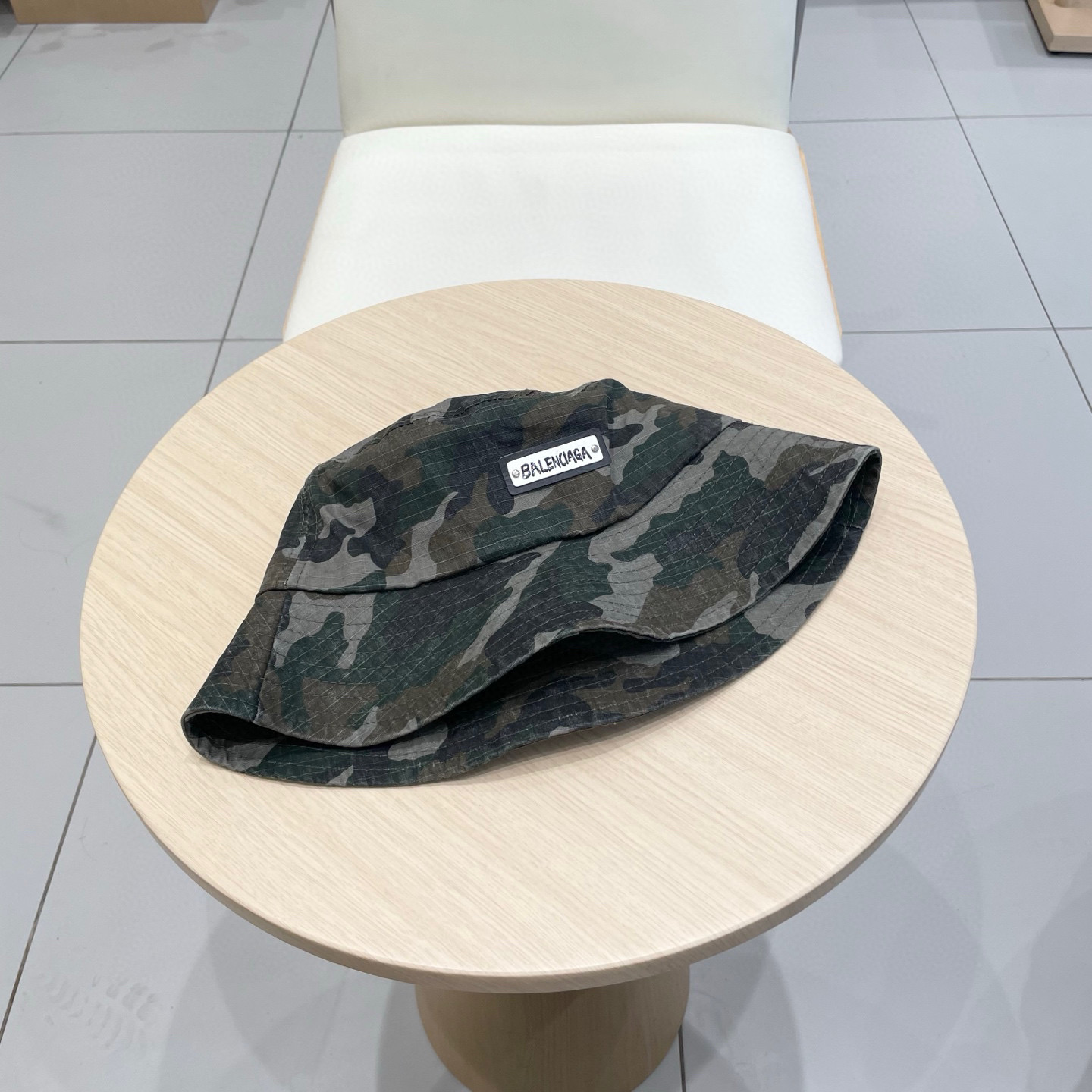  BALENCIAGA巴黎世家 爆款迷彩渔夫帽 巨遮阳心动💓