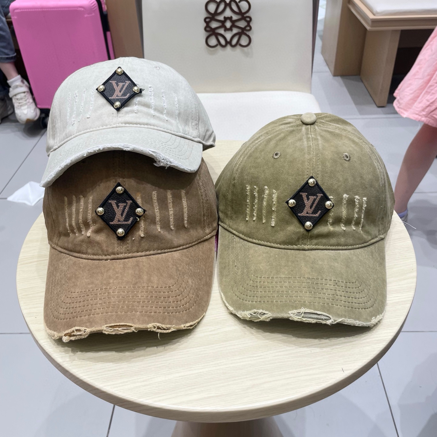 🧢路易威登棒球帽 LouisVuitton😍新款LV棒球帽，重工打造♥️高端大气，百搭款🤗男女通用！跑量