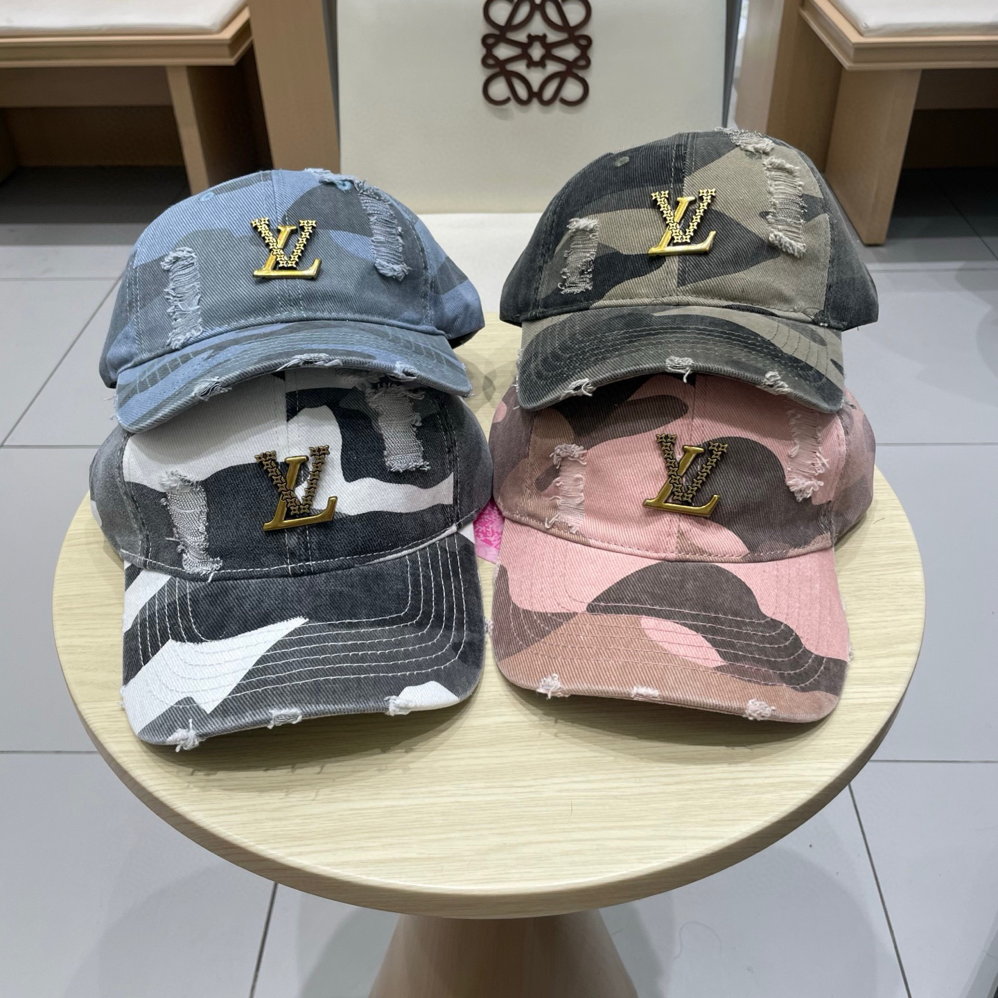  🧢路易威登棒球帽 LouisVuitton😍新款LV棒球帽，重工打造♥️高端大气，百搭款🤗男女通用！跑