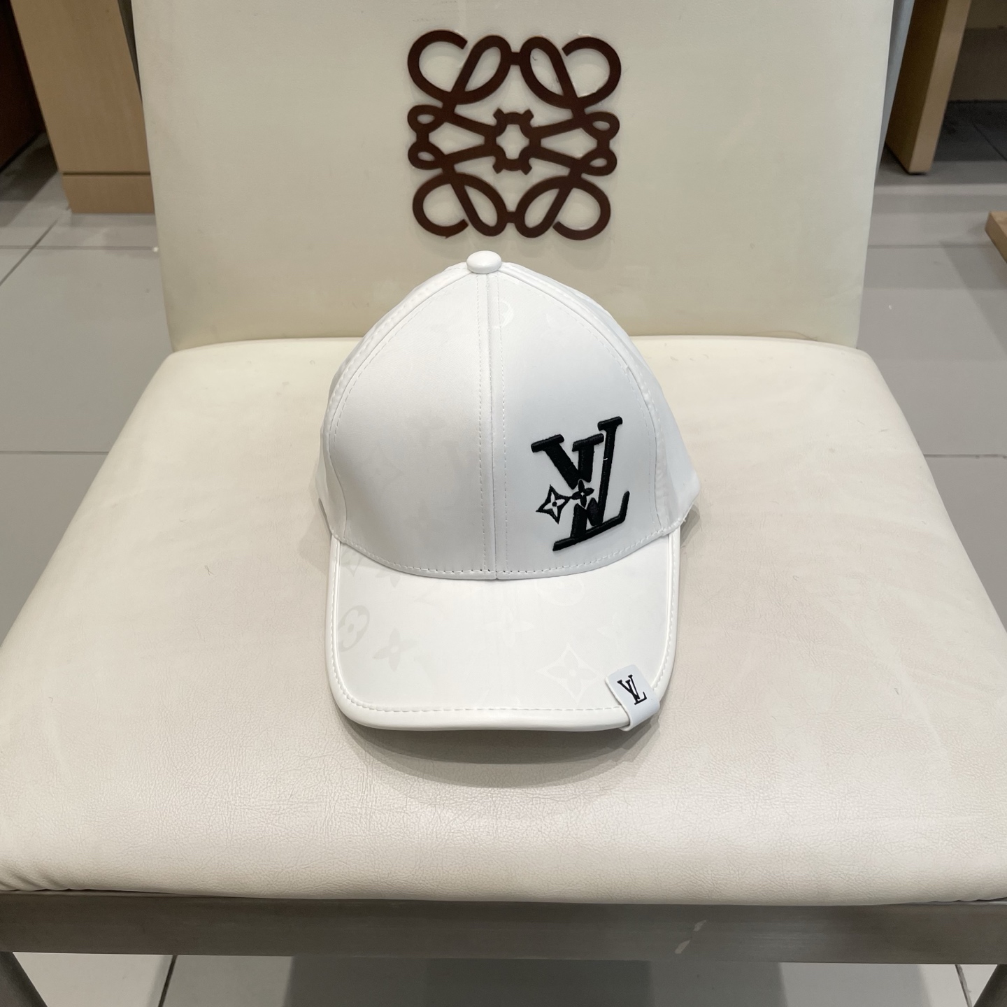 🧢路易威登棒球帽 LouisVuitton😍新款LV棒球帽，重工打造♥️高端大气，百搭款🤗男女通用！