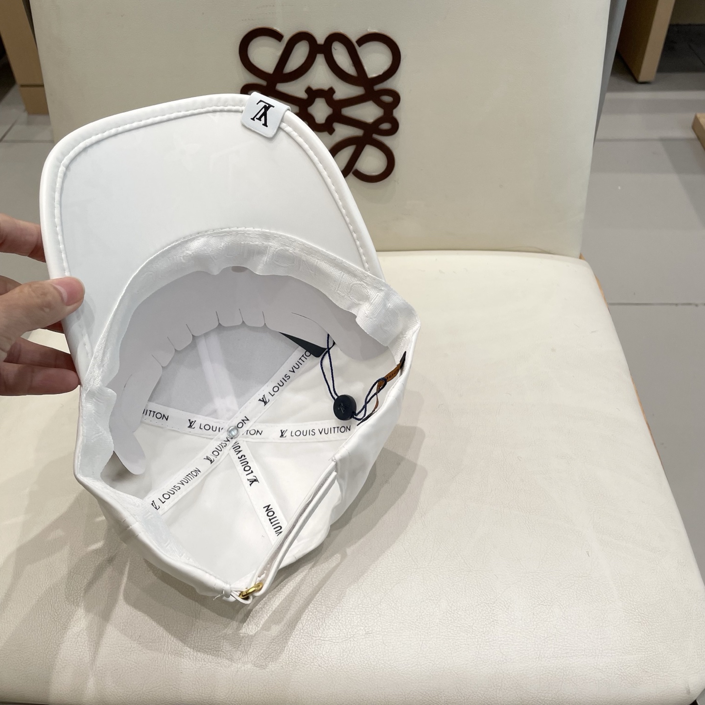 🧢路易威登棒球帽 LouisVuitton😍新款LV棒球帽，重工打造♥️高端大气，百搭款🤗男女通用！