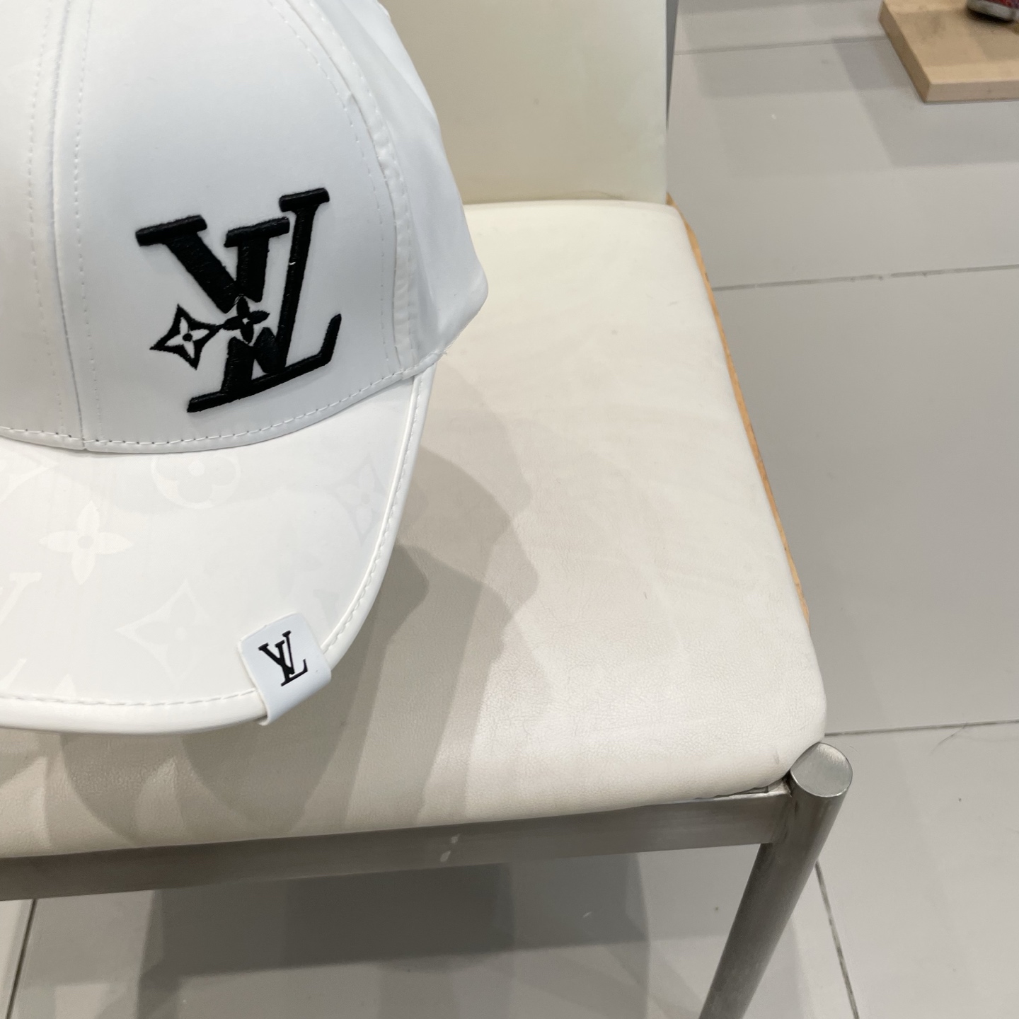 🧢路易威登棒球帽 LouisVuitton😍新款LV棒球帽，重工打造♥️高端大气，百搭款🤗男女通用！