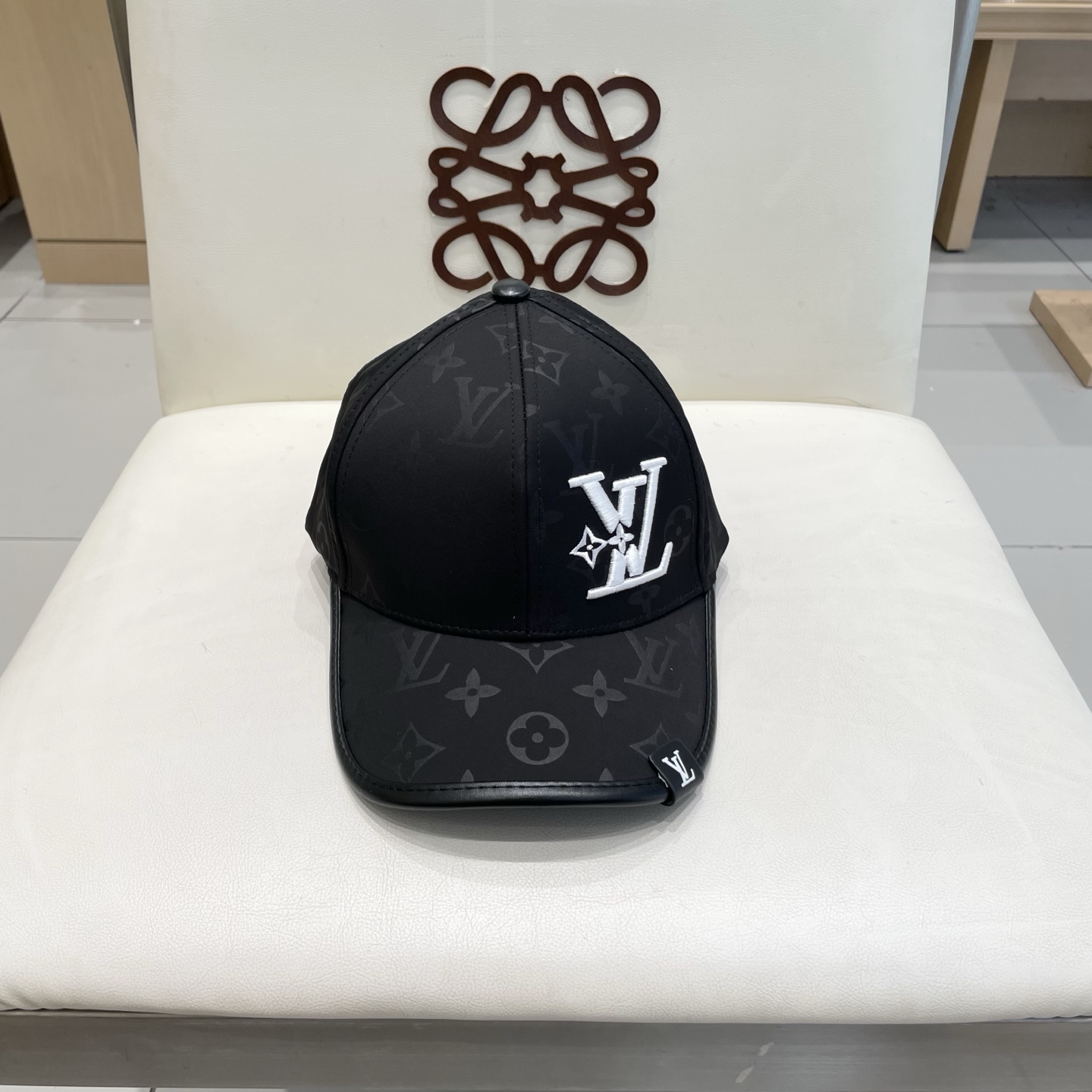 🧢路易威登棒球帽 LouisVuitton😍新款LV棒球帽，重工打造♥️高端大气，百搭款🤗男女通用！