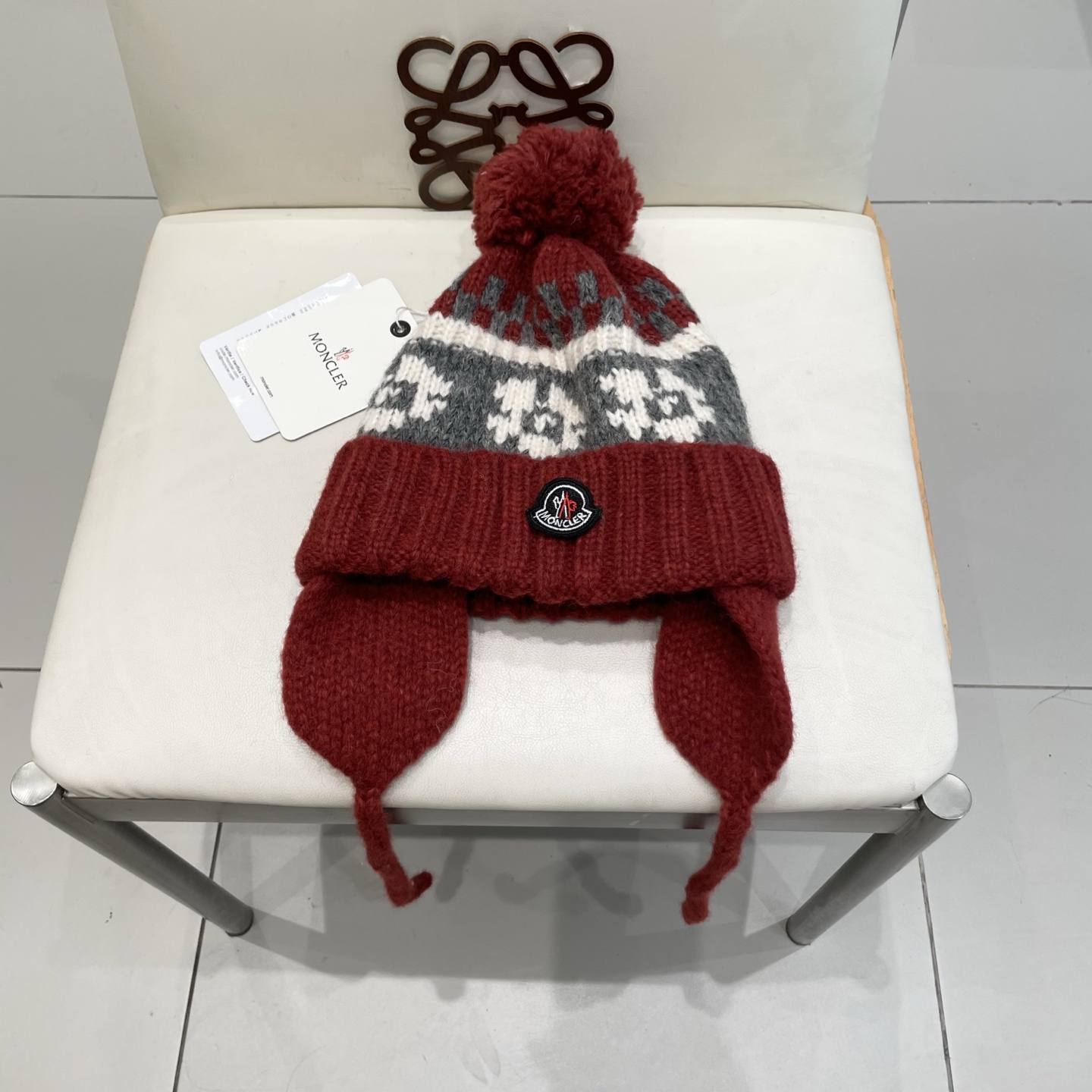  moncler原创提花粗棒针北欧风毛球护耳麻花辫针织帽