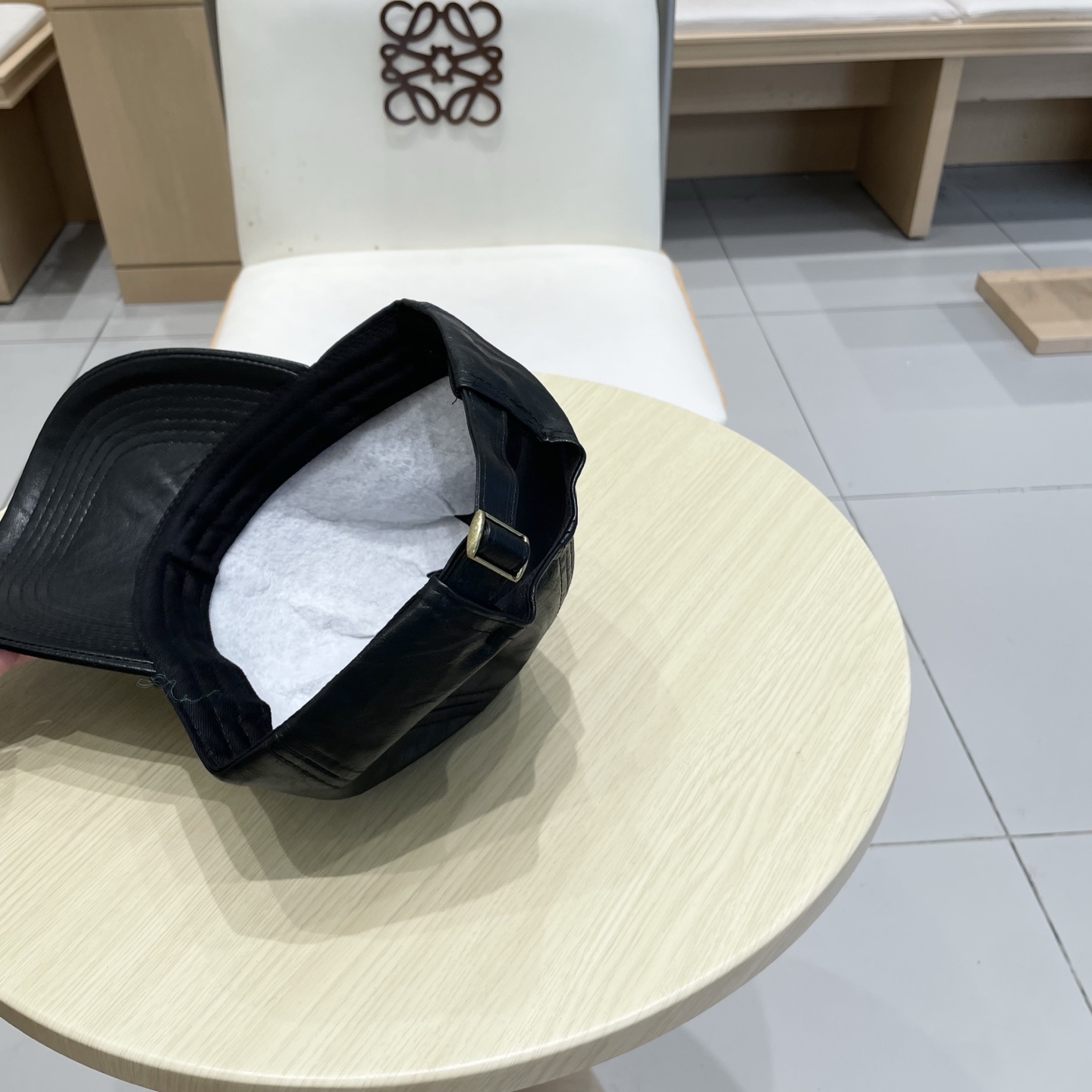 迪奥dior新品棒球帽！材质：Pu➕小羊皮！炸街必备单品！颜色大气！款式新颖别致好搭配衣服！实用性强，高