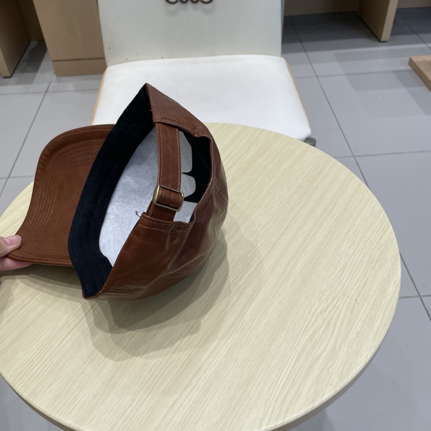 迪奥dior新品棒球帽！材质：Pu➕小羊皮！炸街必备单品！颜色大气！款式新颖别致好搭配衣服！实用性强，高