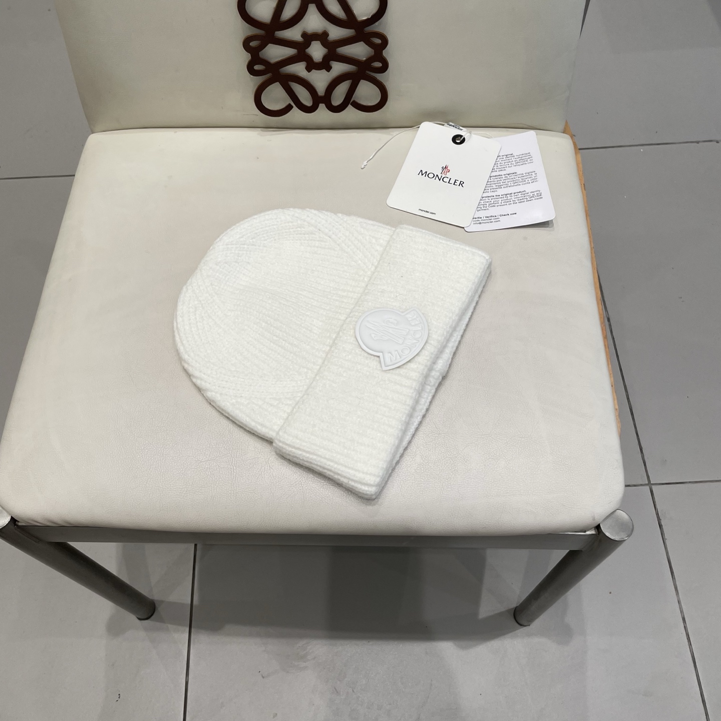  
蒙口Moncler盟可睐💥官网经典针织帽，原单复刻.非常柔软亲肤，弹性很好💓有质感又非常百搭的款式~