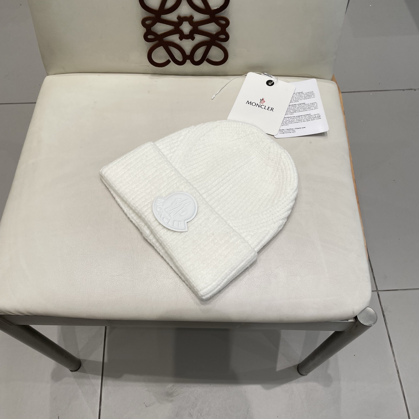  
蒙口Moncler盟可睐💥官网经典针织帽，原单复刻.非常柔软亲肤，弹性很好💓有质感又非常百搭的款式~