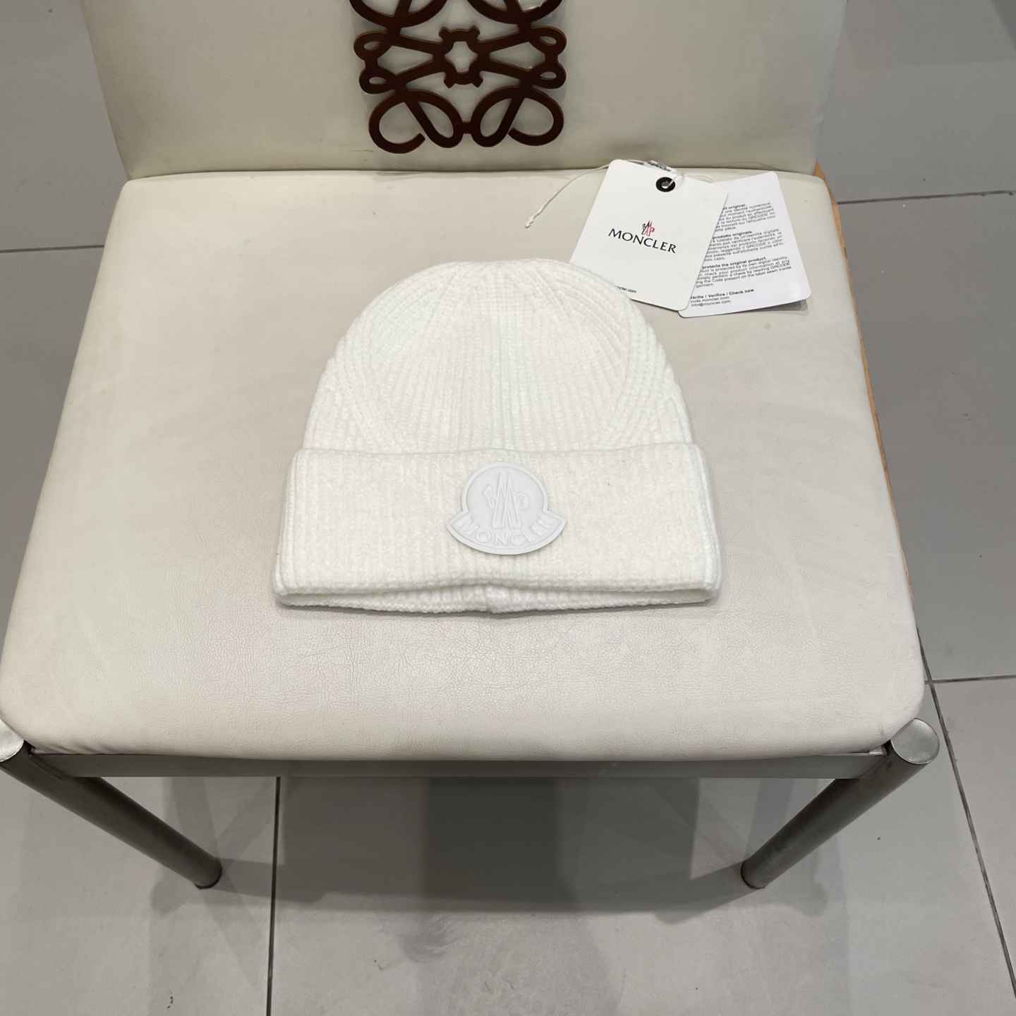  
蒙口Moncler盟可睐💥官网经典针织帽，原单复刻.非常柔软亲肤，弹性很好💓有质感又非常百搭的款式~