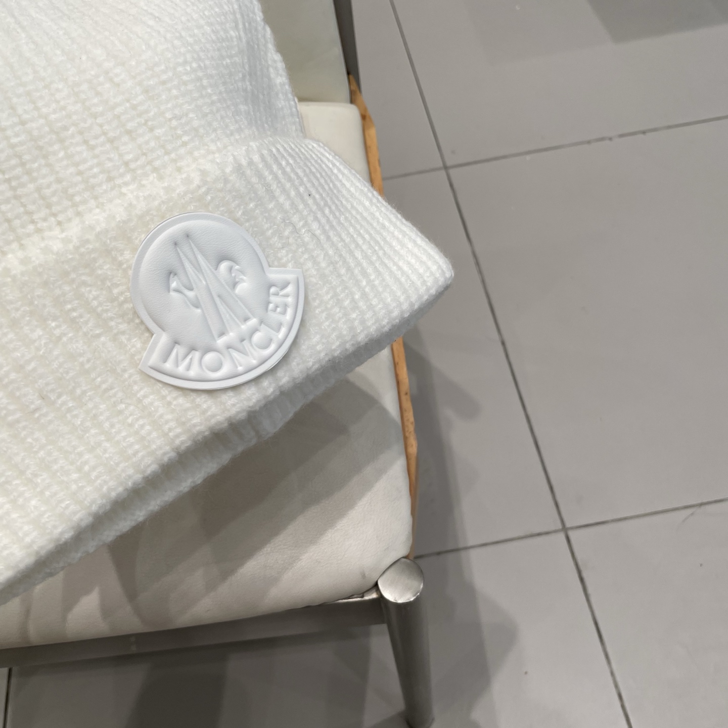  
蒙口Moncler盟可睐💥官网经典针织帽，原单复刻.非常柔软亲肤，弹性很好💓有质感又非常百搭的款式~