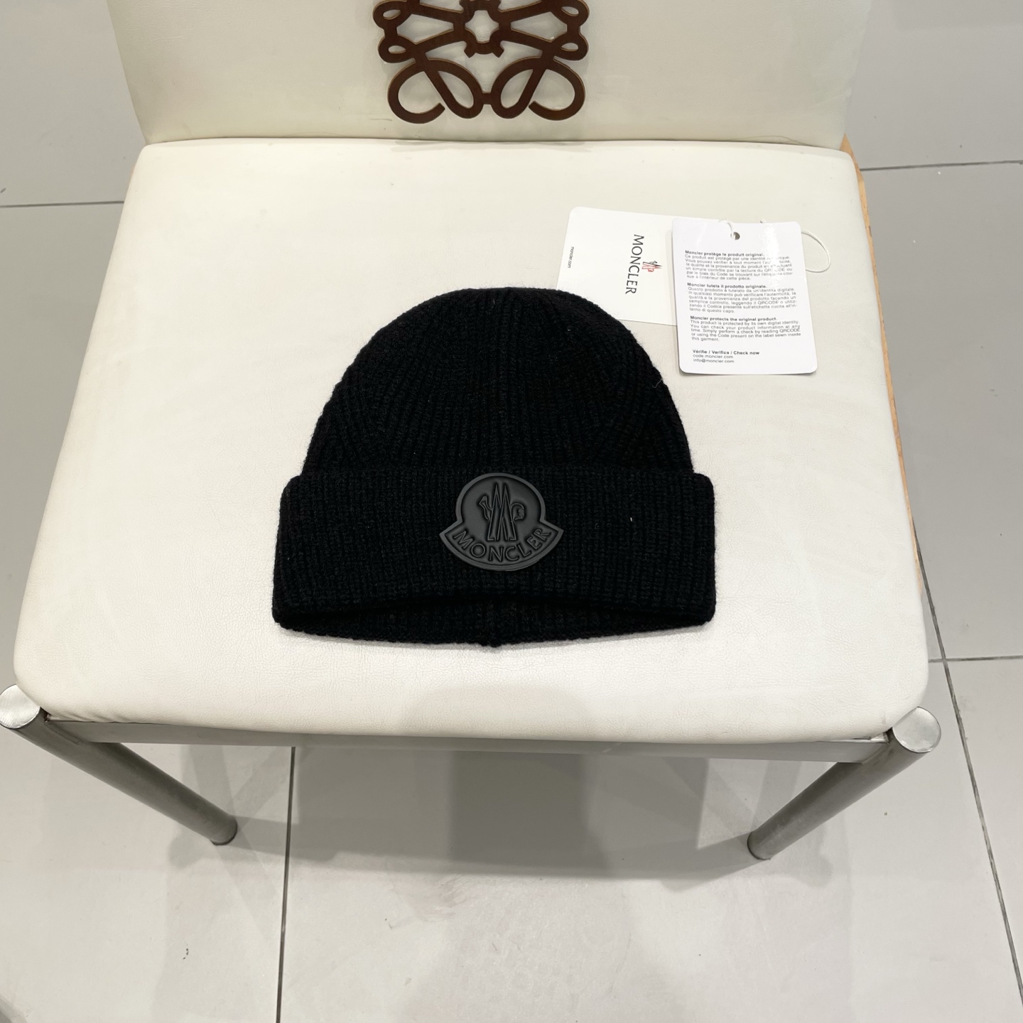  
蒙口Moncler盟可睐💥官网经典针织帽，原单复刻.非常柔软亲肤，弹性很好💓有质感又非常百搭的款式~
