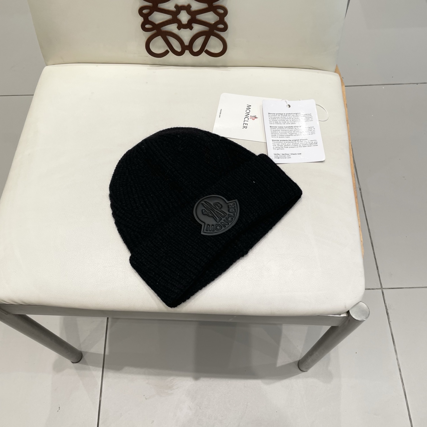  
蒙口Moncler盟可睐💥官网经典针织帽，原单复刻.非常柔软亲肤，弹性很好💓有质感又非常百搭的款式~