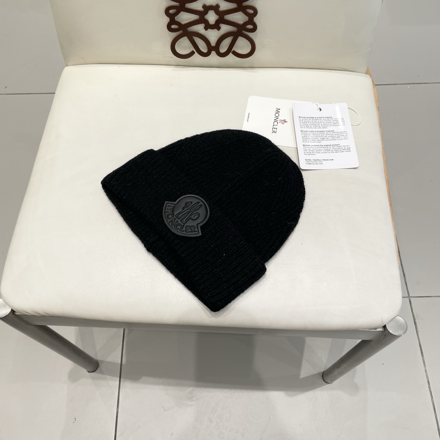  
蒙口Moncler盟可睐💥官网经典针织帽，原单复刻.非常柔软亲肤，弹性很好💓有质感又非常百搭的款式~